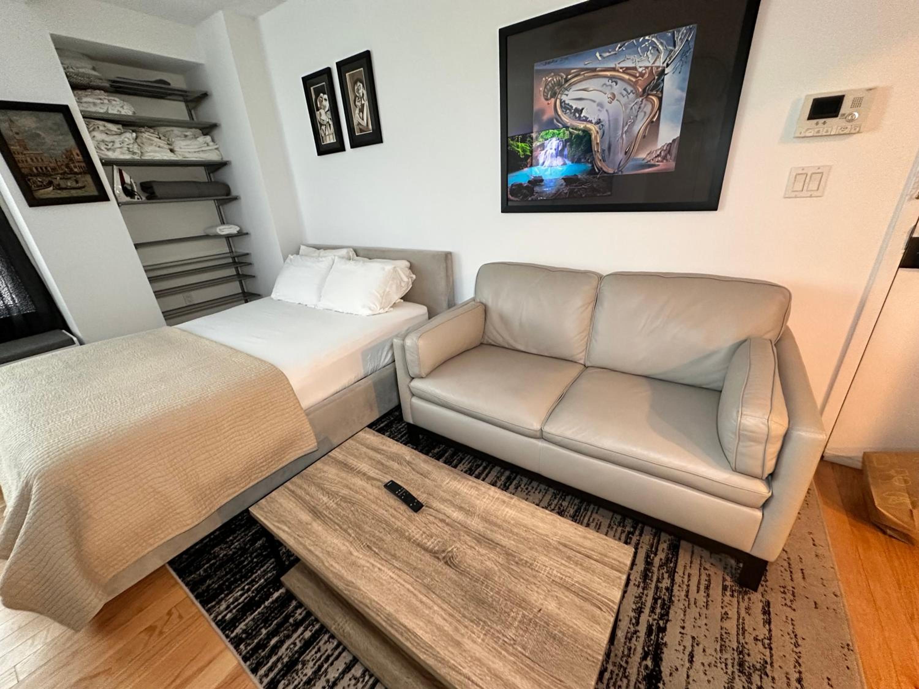 Modern Studio with Private Bathroom and Kitchen