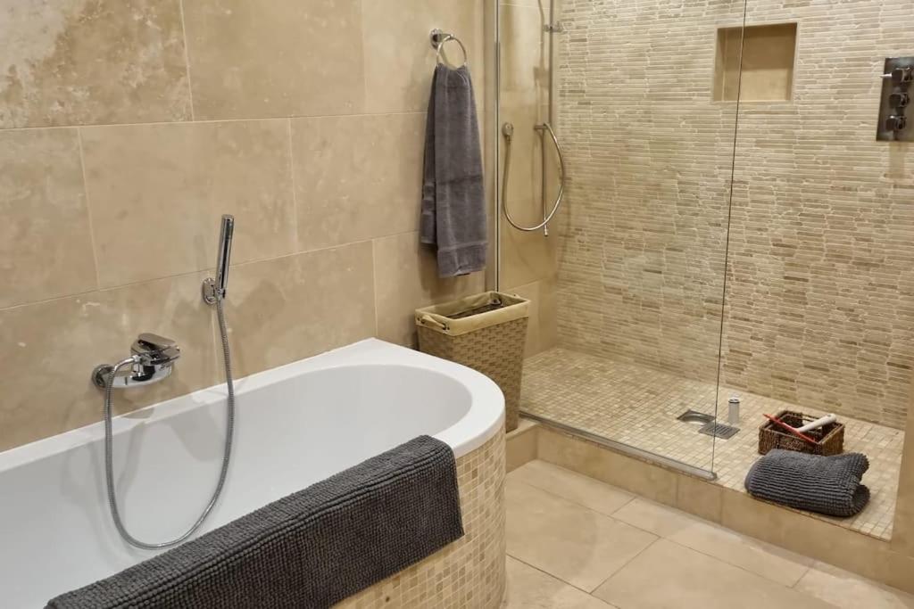 Home in Virginia Water view 5