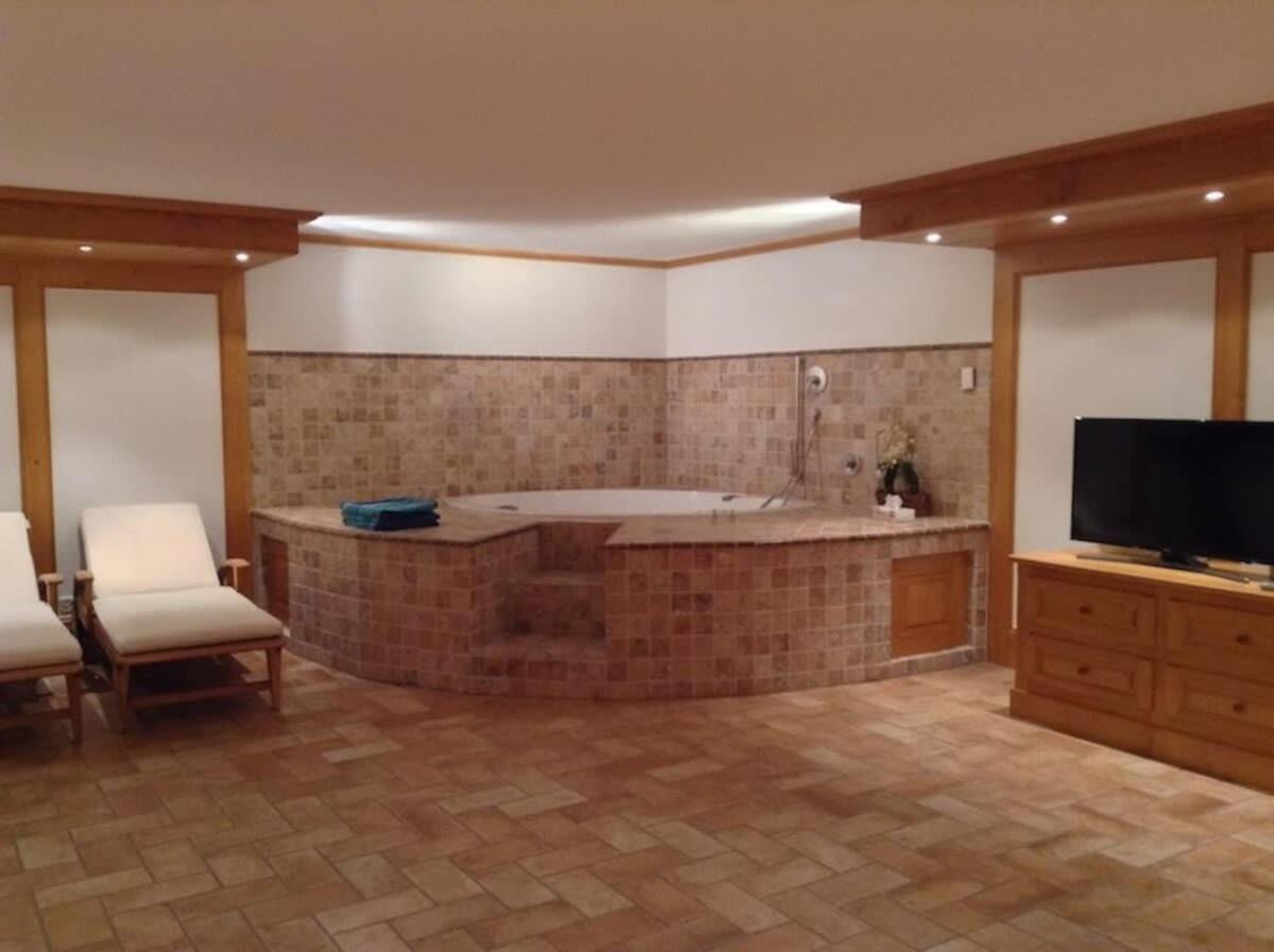 Spa Chalet in Ground Floor Cozy Duplex