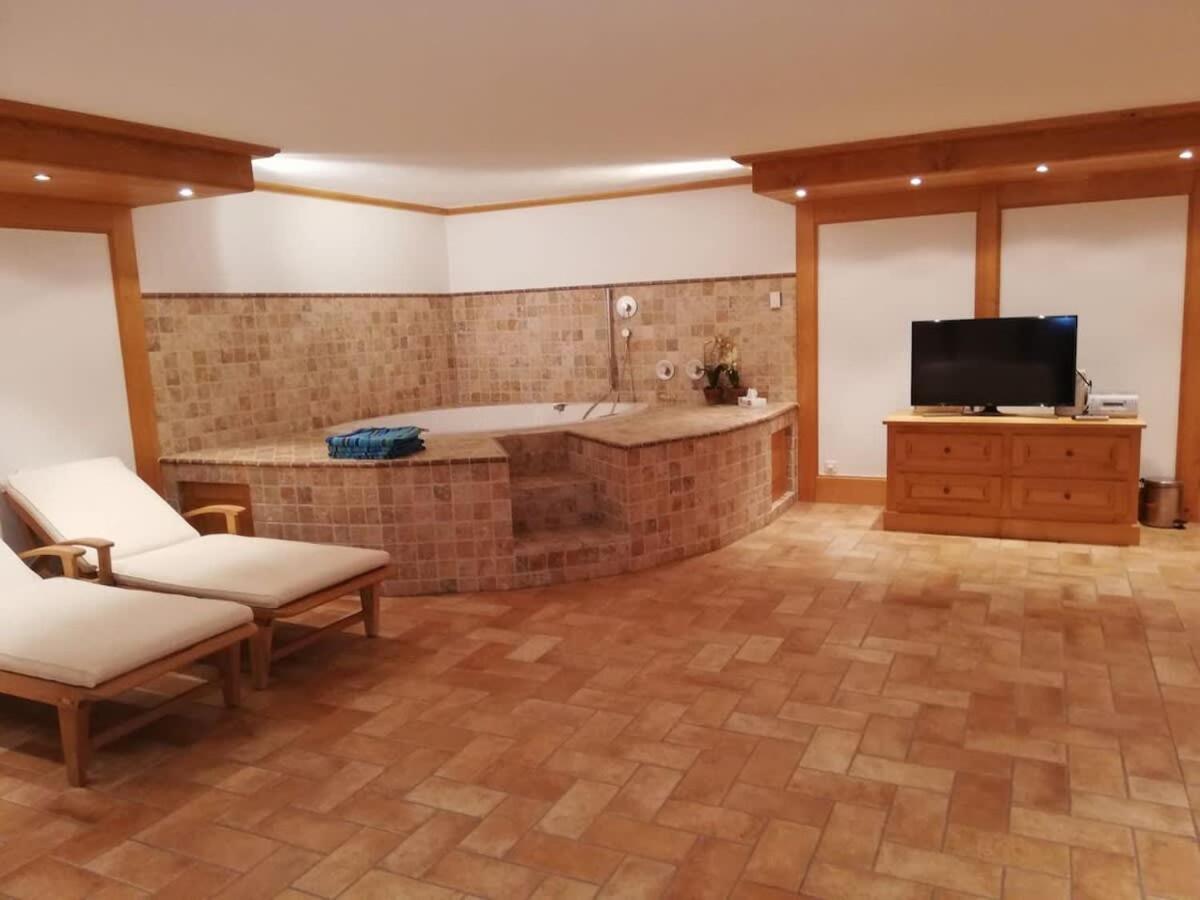 Spa Chalet in Ground Floor Cozy Duplex