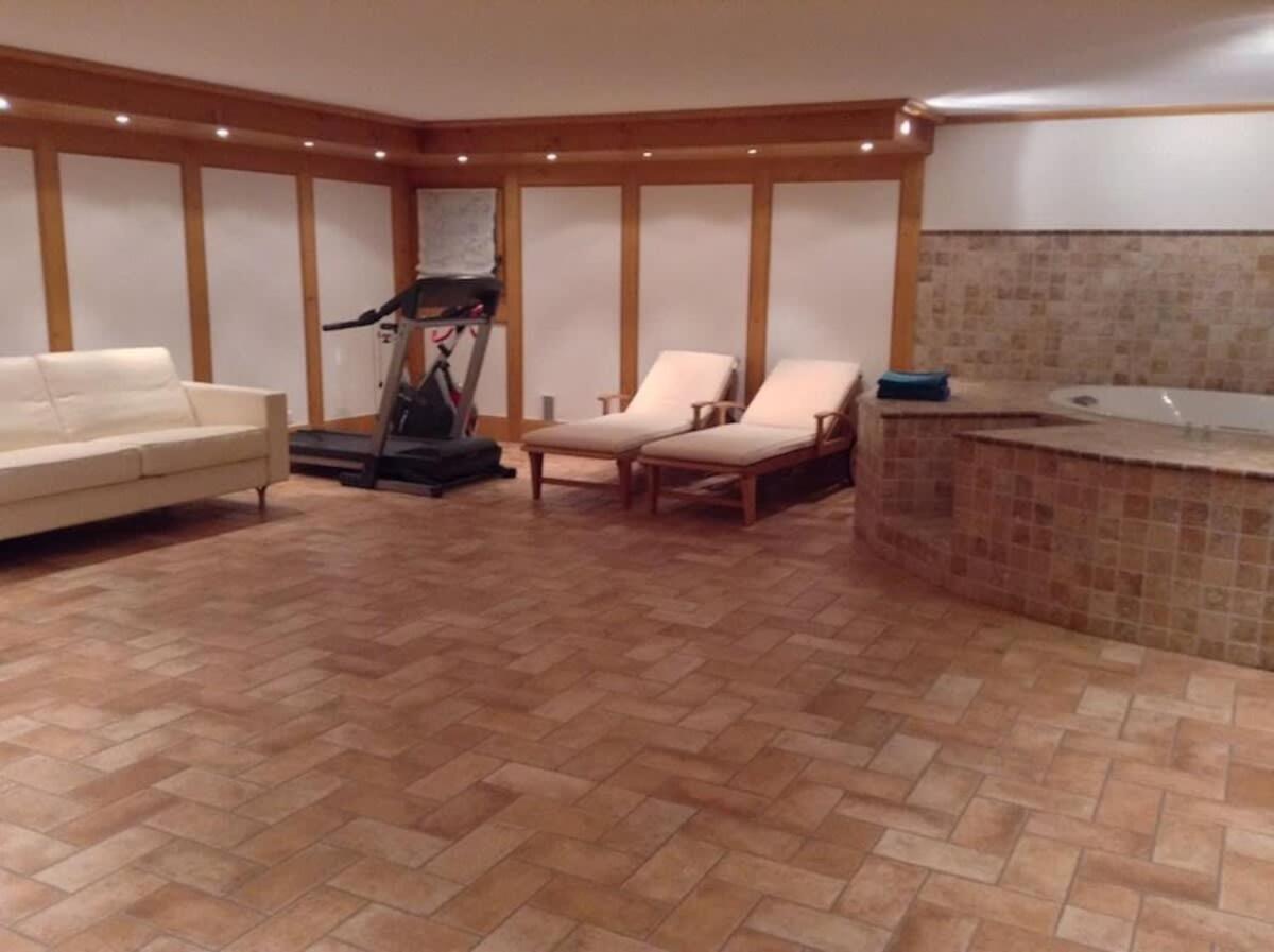 Spa Chalet in Ground Floor Cozy Duplex