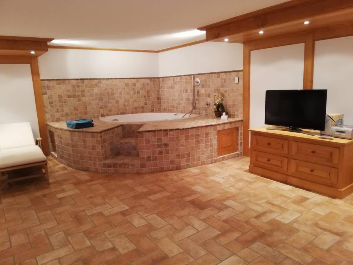 Spa Chalet in Ground Floor Cozy Duplex