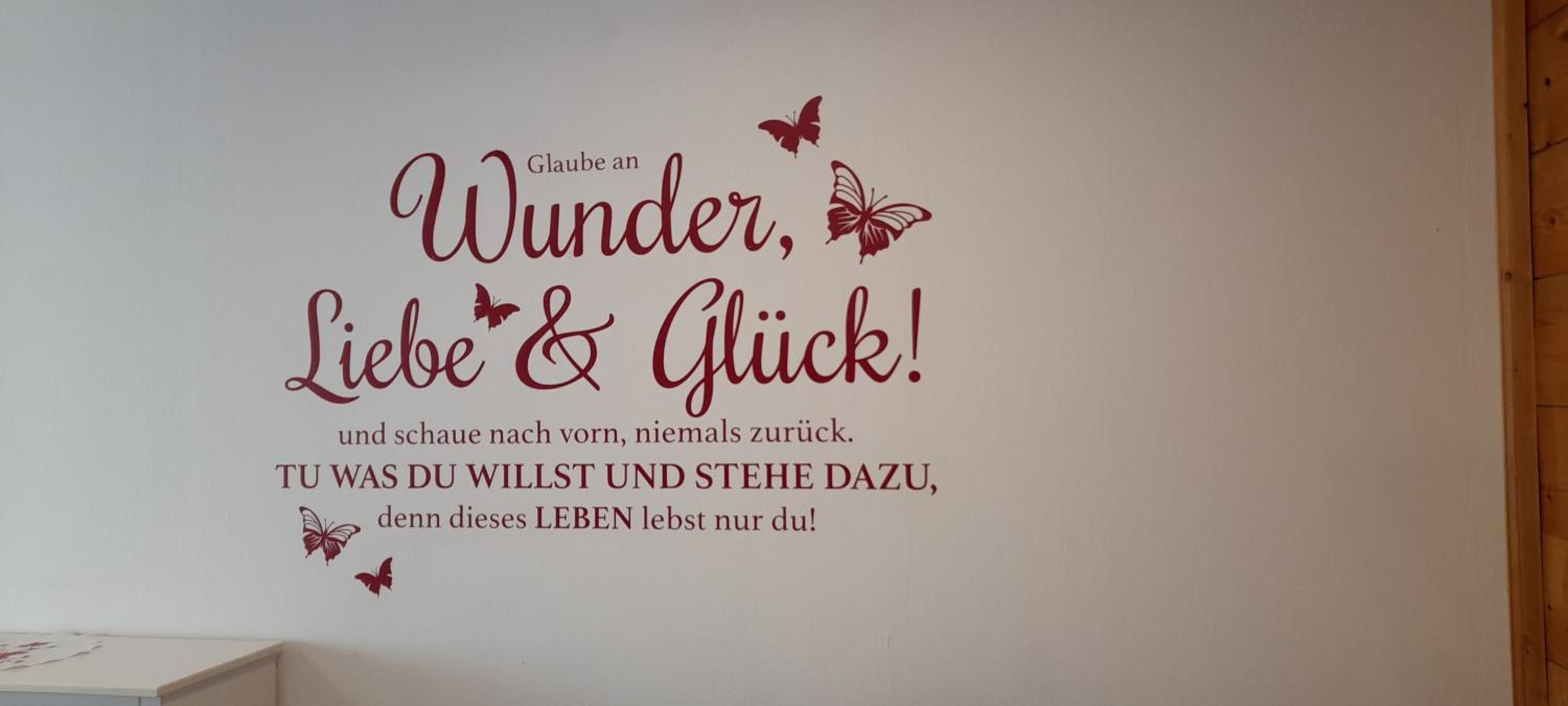 Ferienwohnung am Krausberghof mit Balkon und Parkplatz, Aufenthaltsraum mit Spielmöglichkeiten, Erholung- inmitten der Natur, 6 Fahrminuten zur Alpentherme