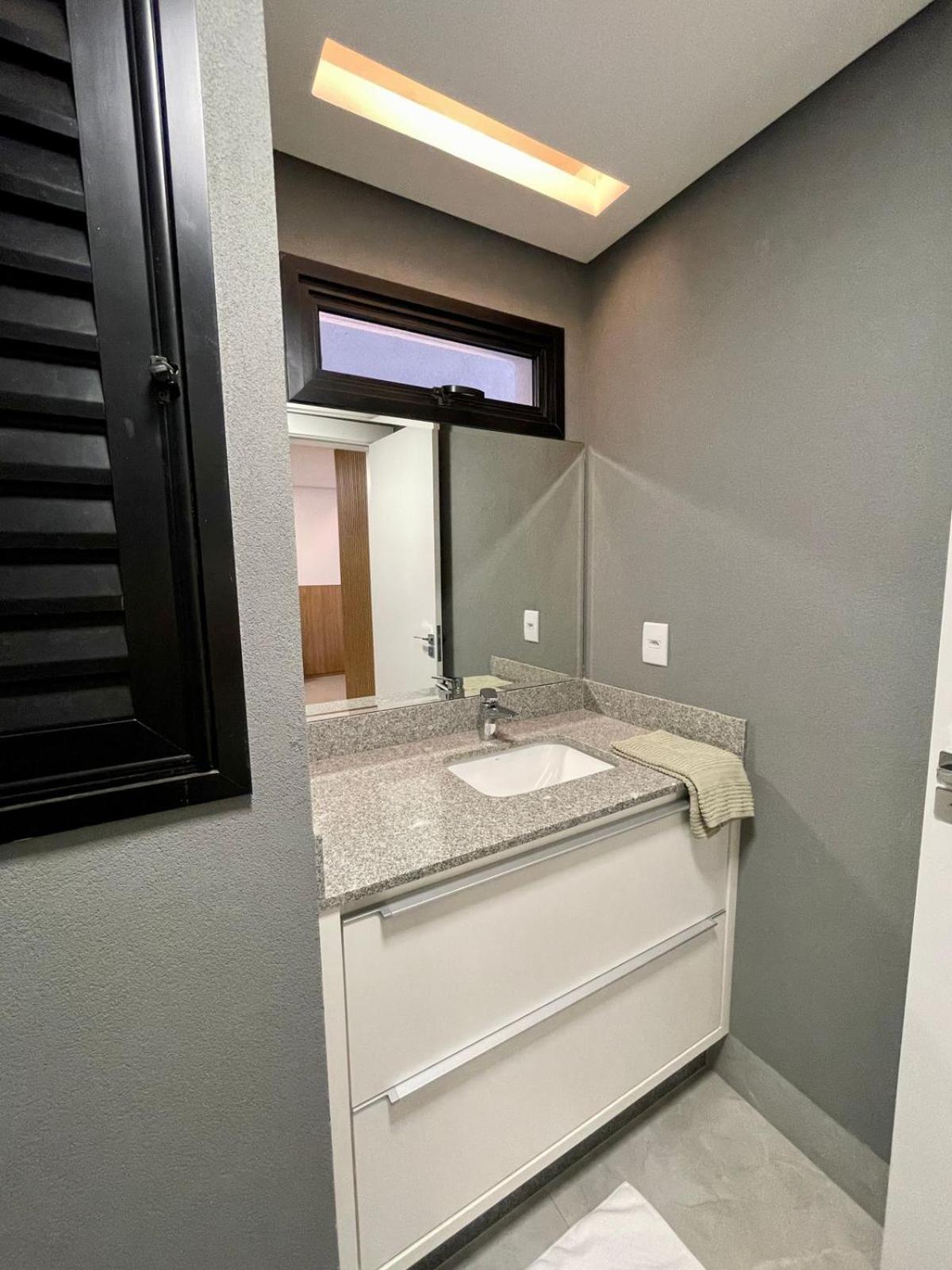 Flat de Luxo, Alto, Próximo ao Shopping