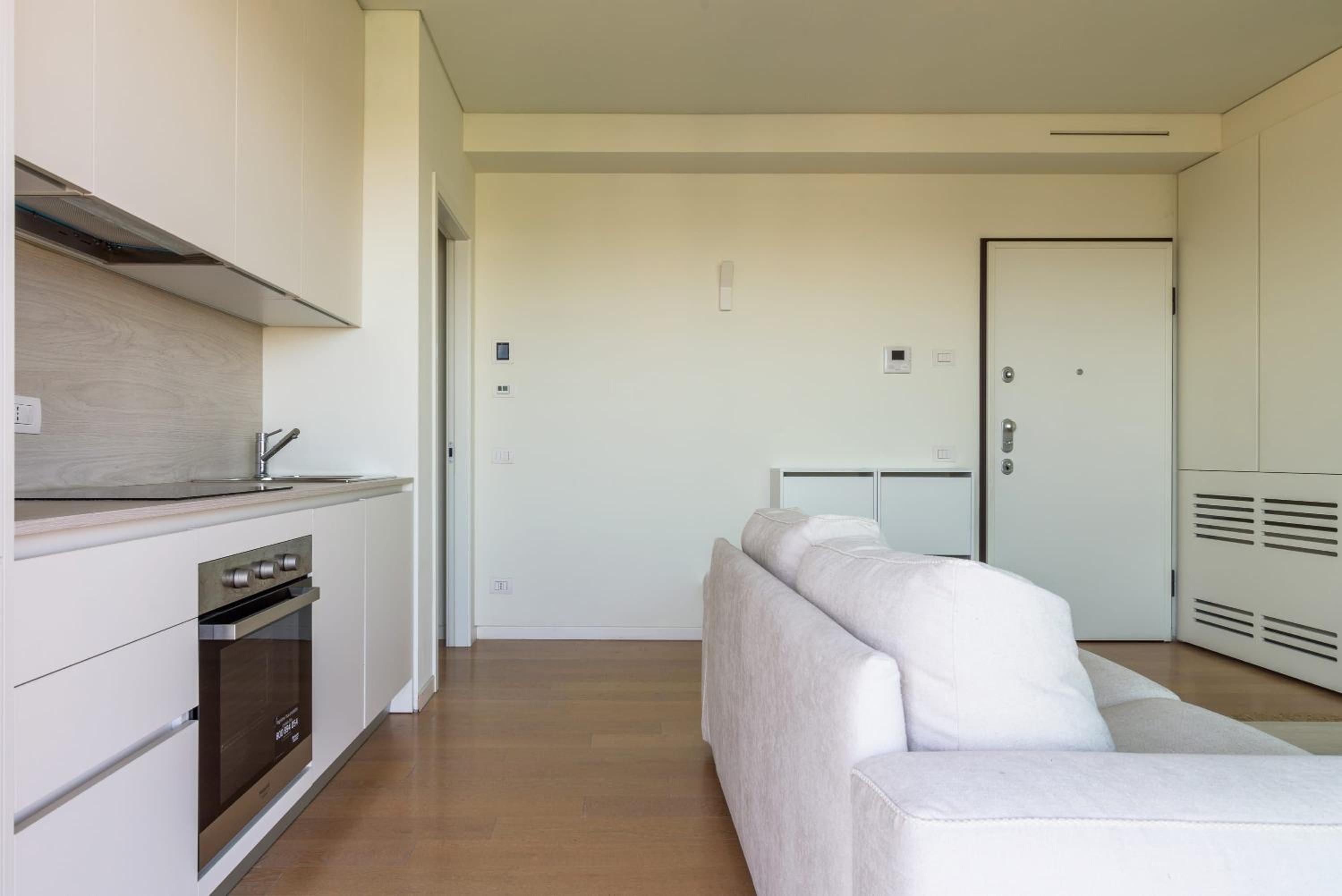 Luxury flat with pool gym spa parking - Unit9B