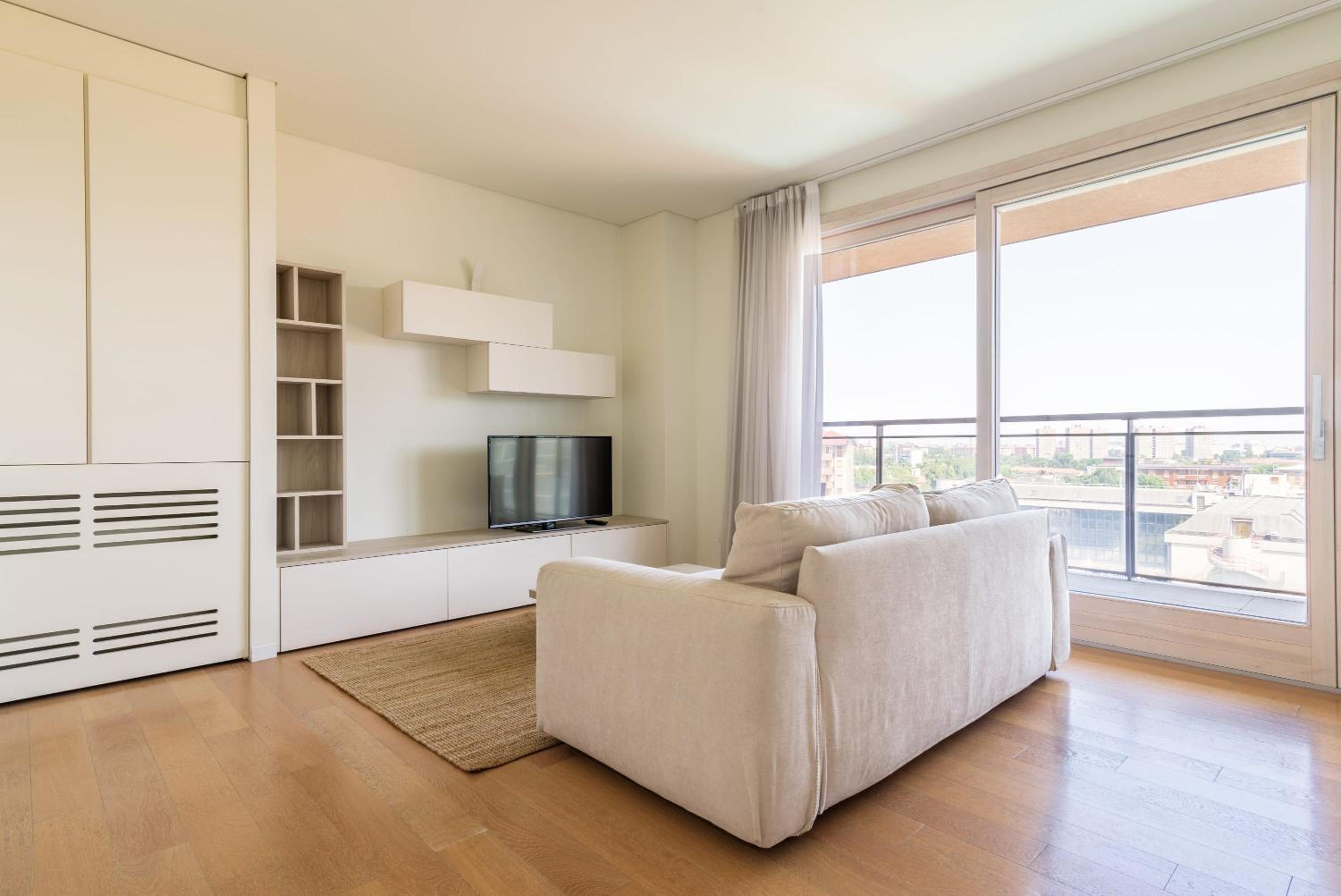 Luxury flat with pool gym spa parking - Unit9B