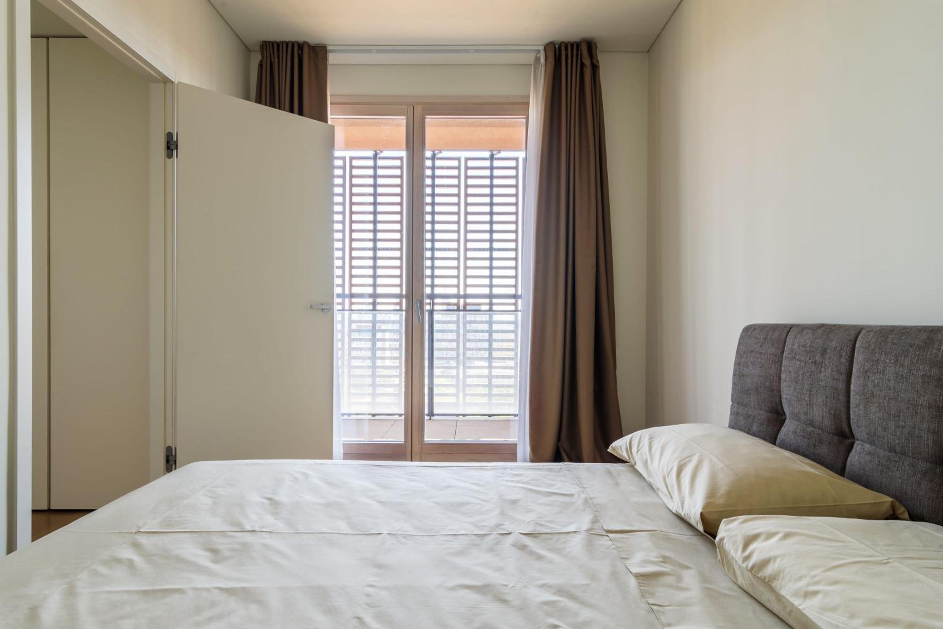 Luxury flat with pool gym spa parking - Unit9B