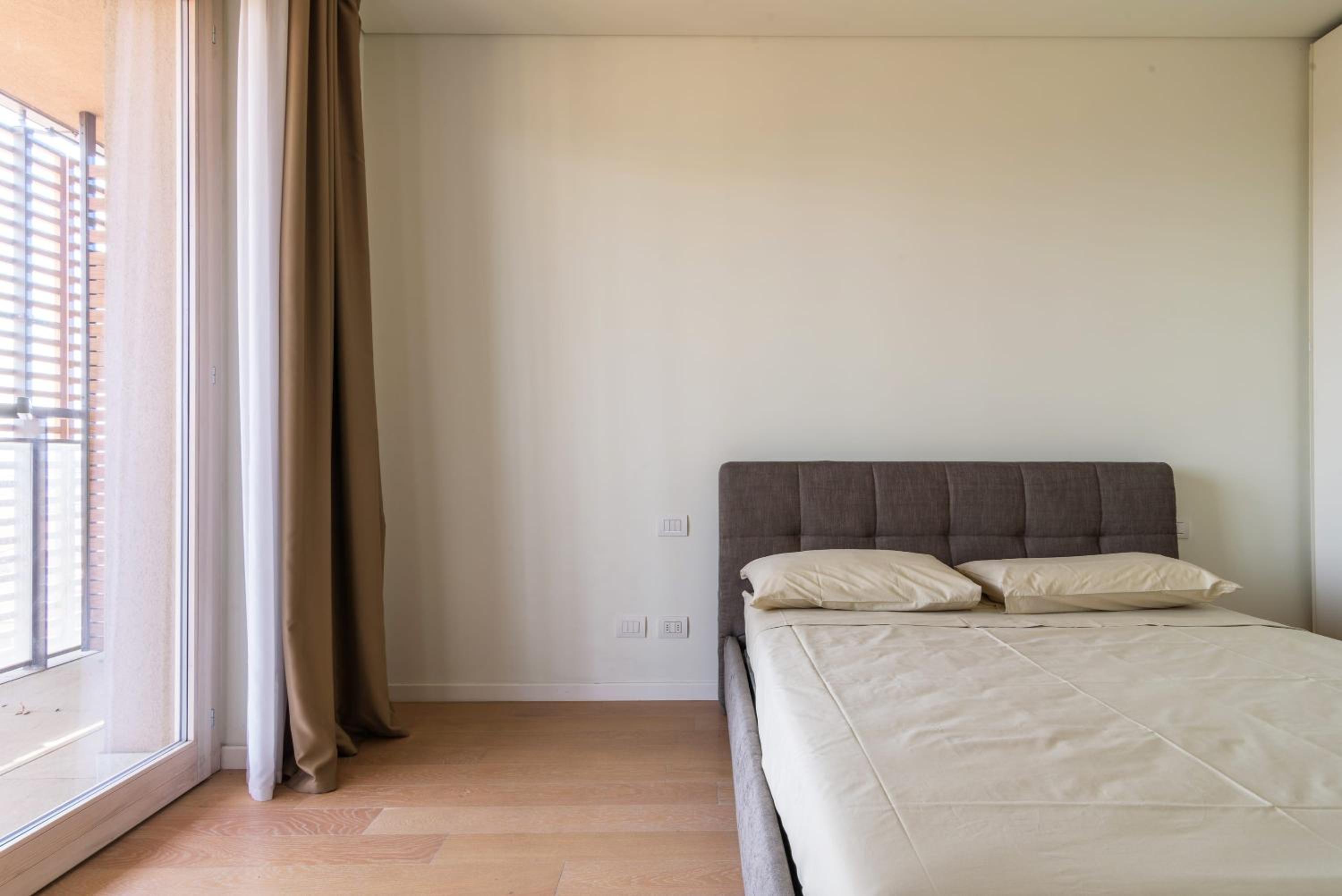 Luxury flat with pool gym spa parking - Unit9B