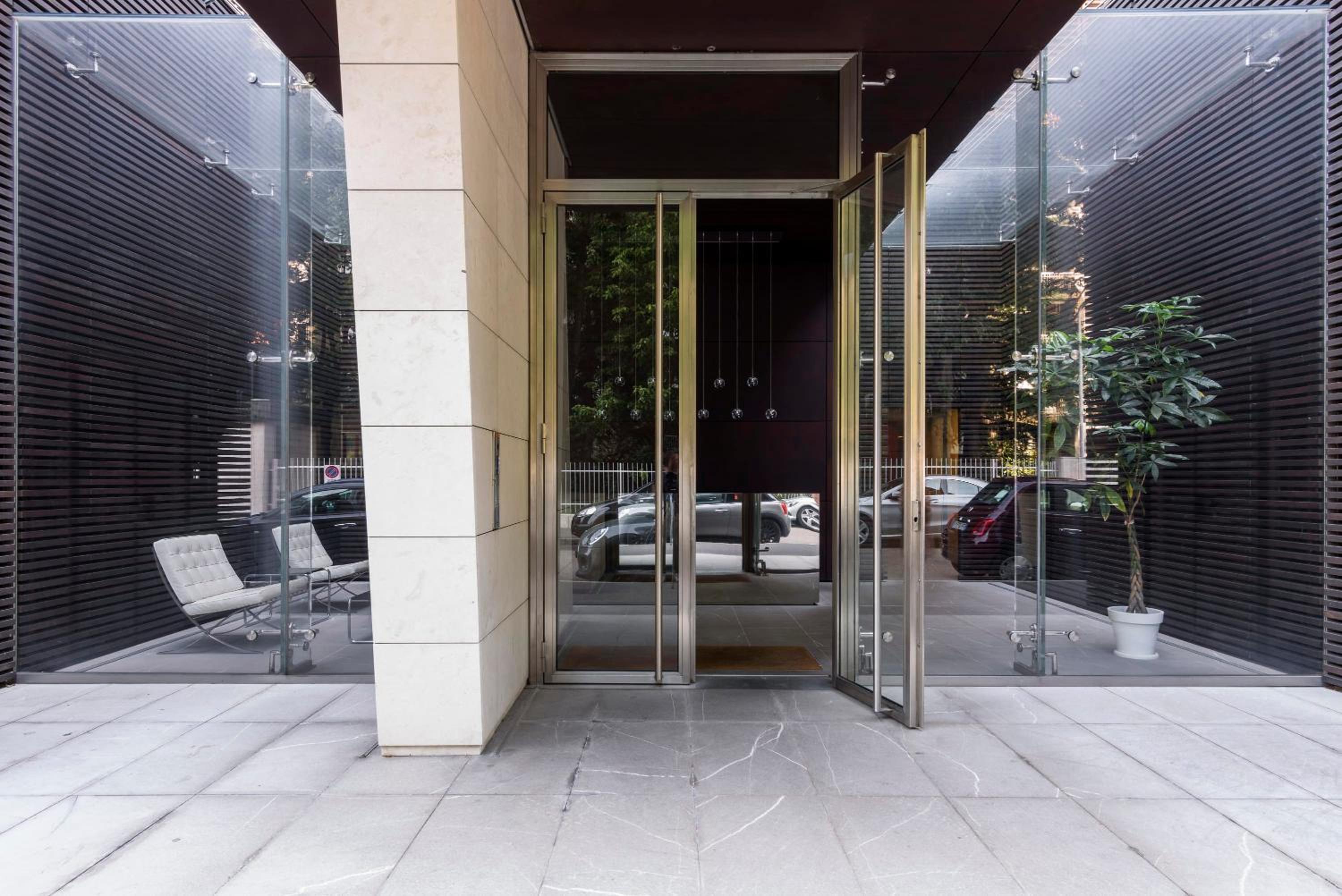 Luxury flat with pool gym spa parking - Unit9B