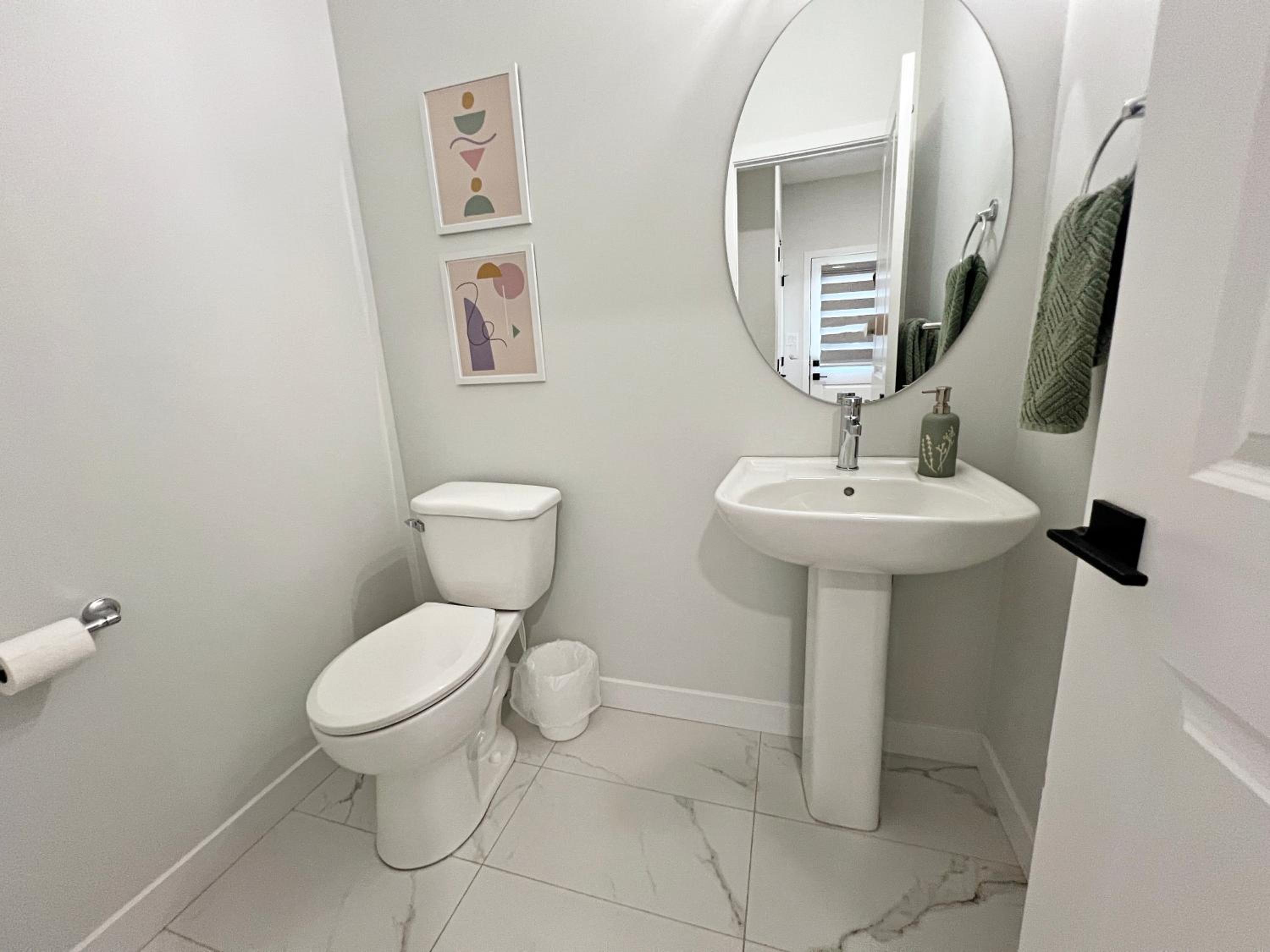 Exquisite Oasis With 3 King Beds,Airport,Disney