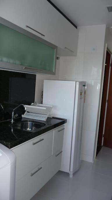 Apto novo de dois qtos próximo à praia com dois WC