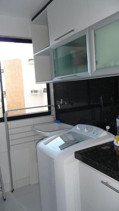 Apto novo de dois qtos próximo à praia com dois WC