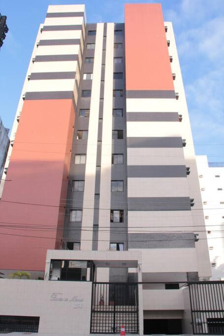Apto novo de dois qtos próximo à praia com dois WC