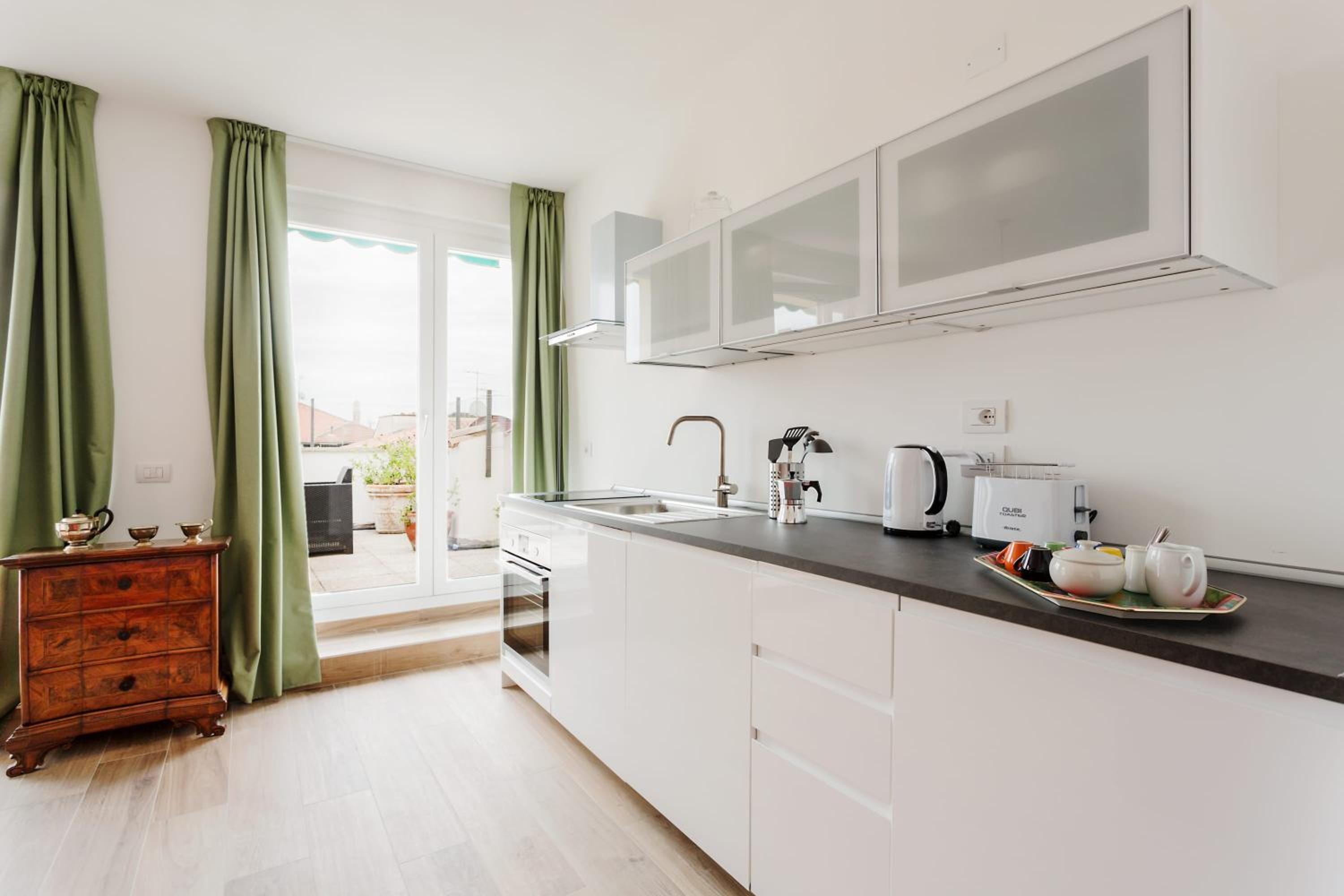 Amazing flat with big terrace and private car park photo 5