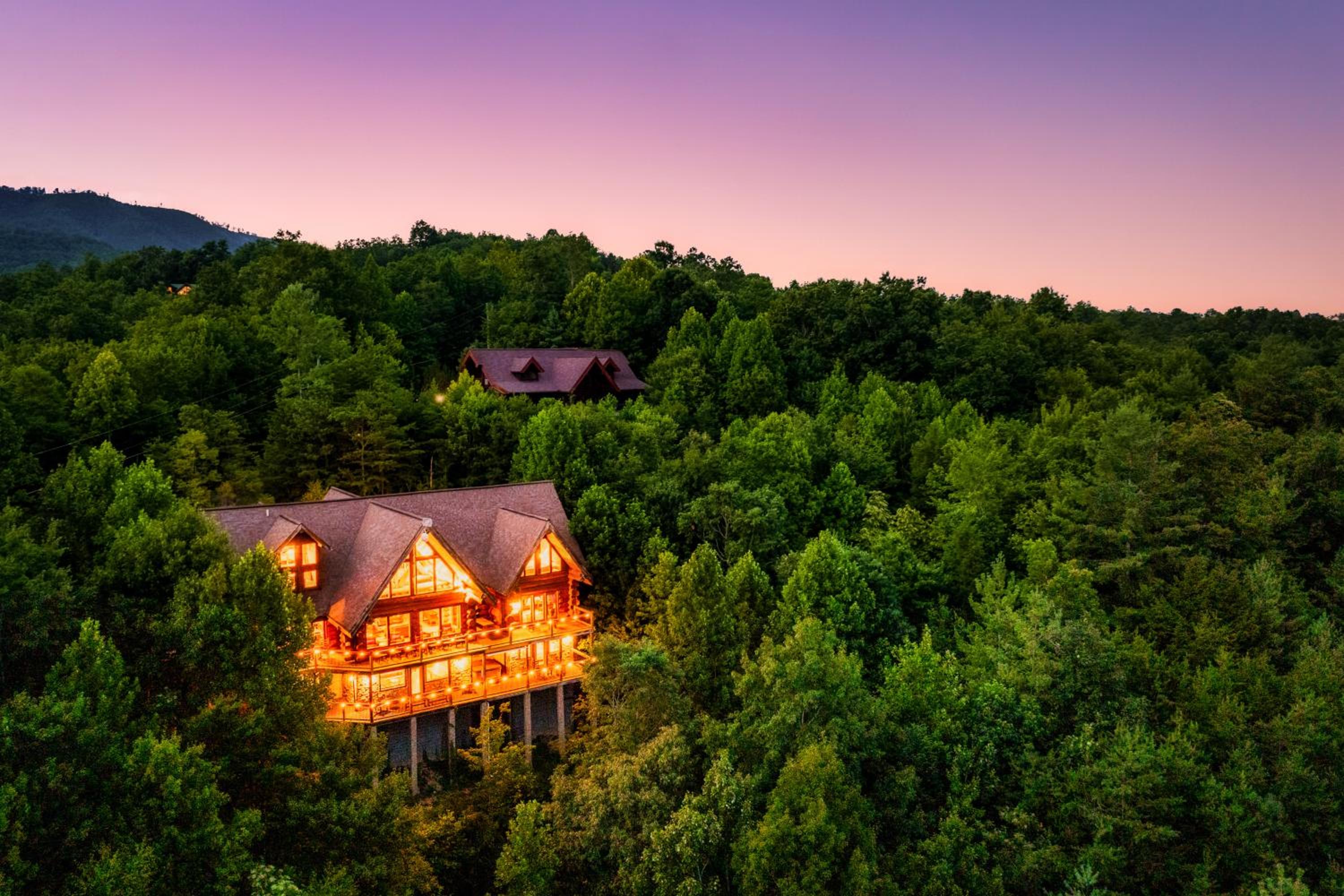 LeConte View - Lodge -Theater- June Deals-Views-GameRm-FirePit-HotTub view 4