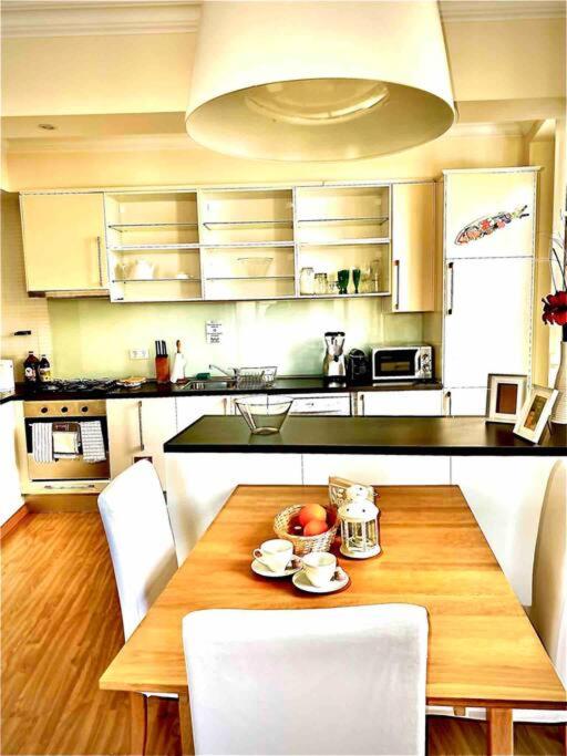 Charming Flat in Chiado-Lisbon view 2
