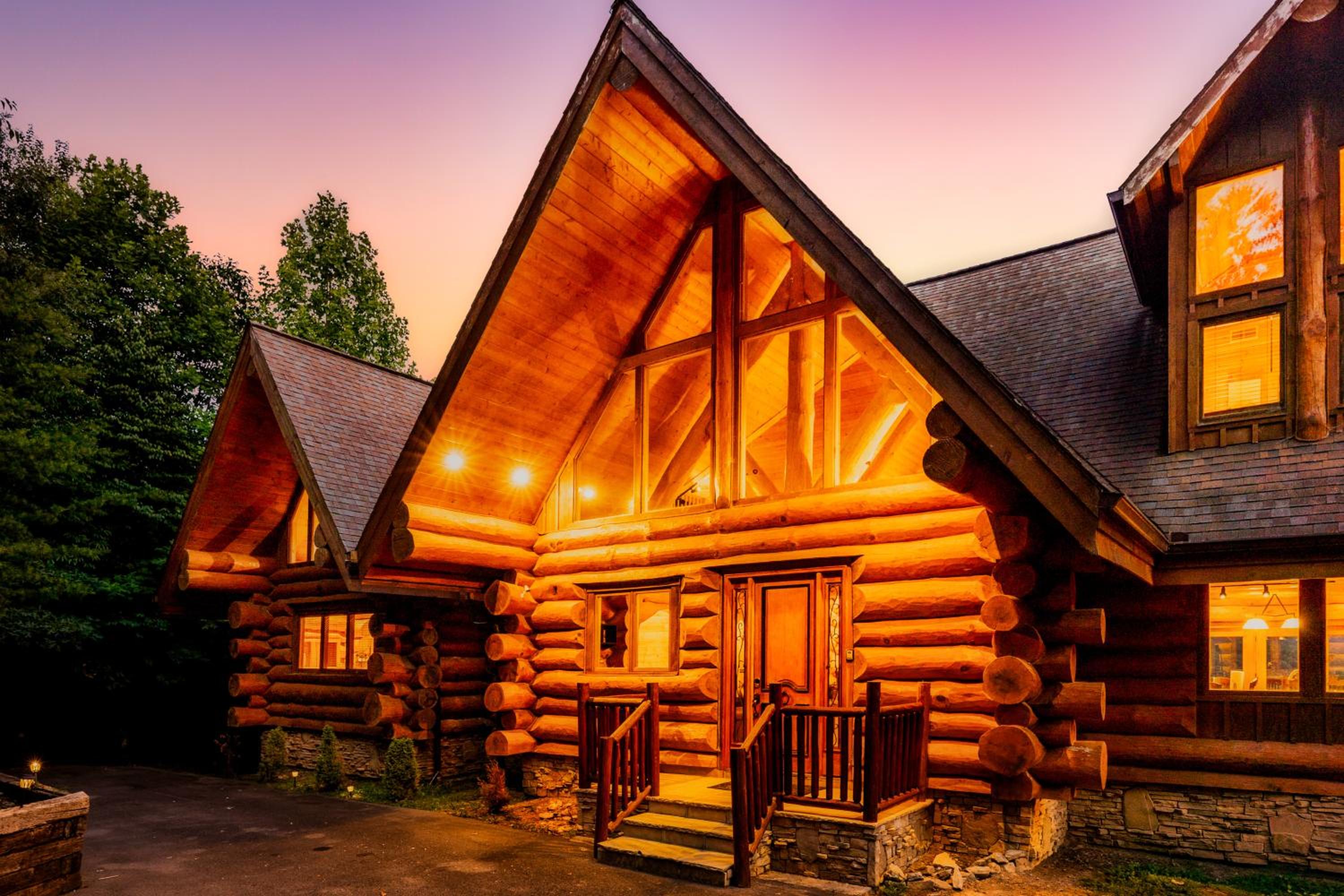 LeConte View - Lodge -Theater- June Deals-Views-GameRm-FirePit-HotTub view 2
