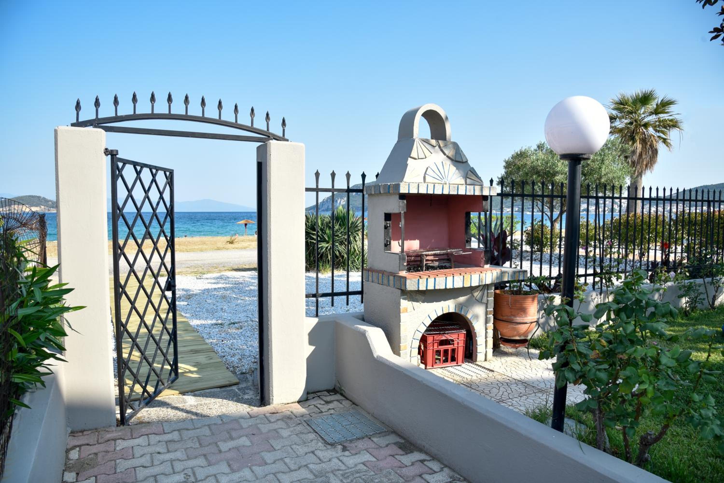 Villa SeafrontGardenHouse