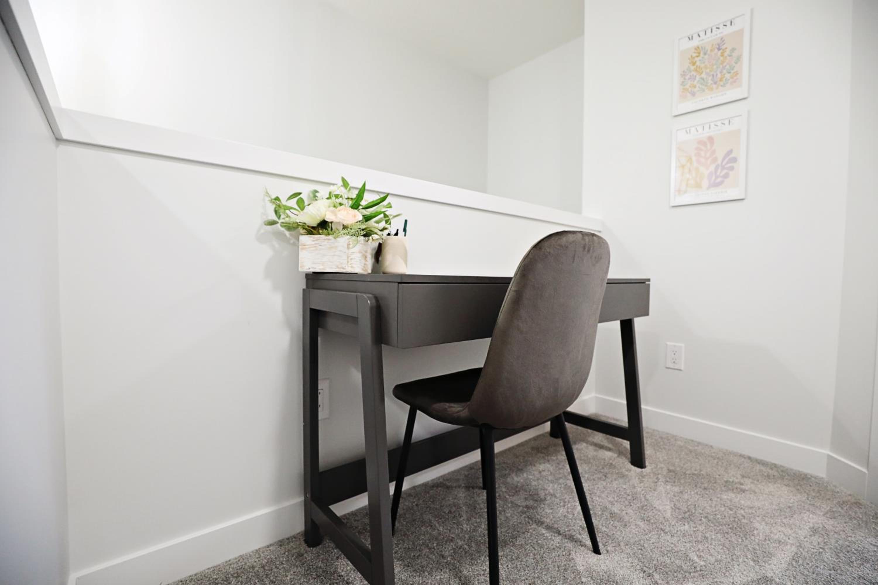 Modern Retreat With 4 King Beds, Airport, Disney+