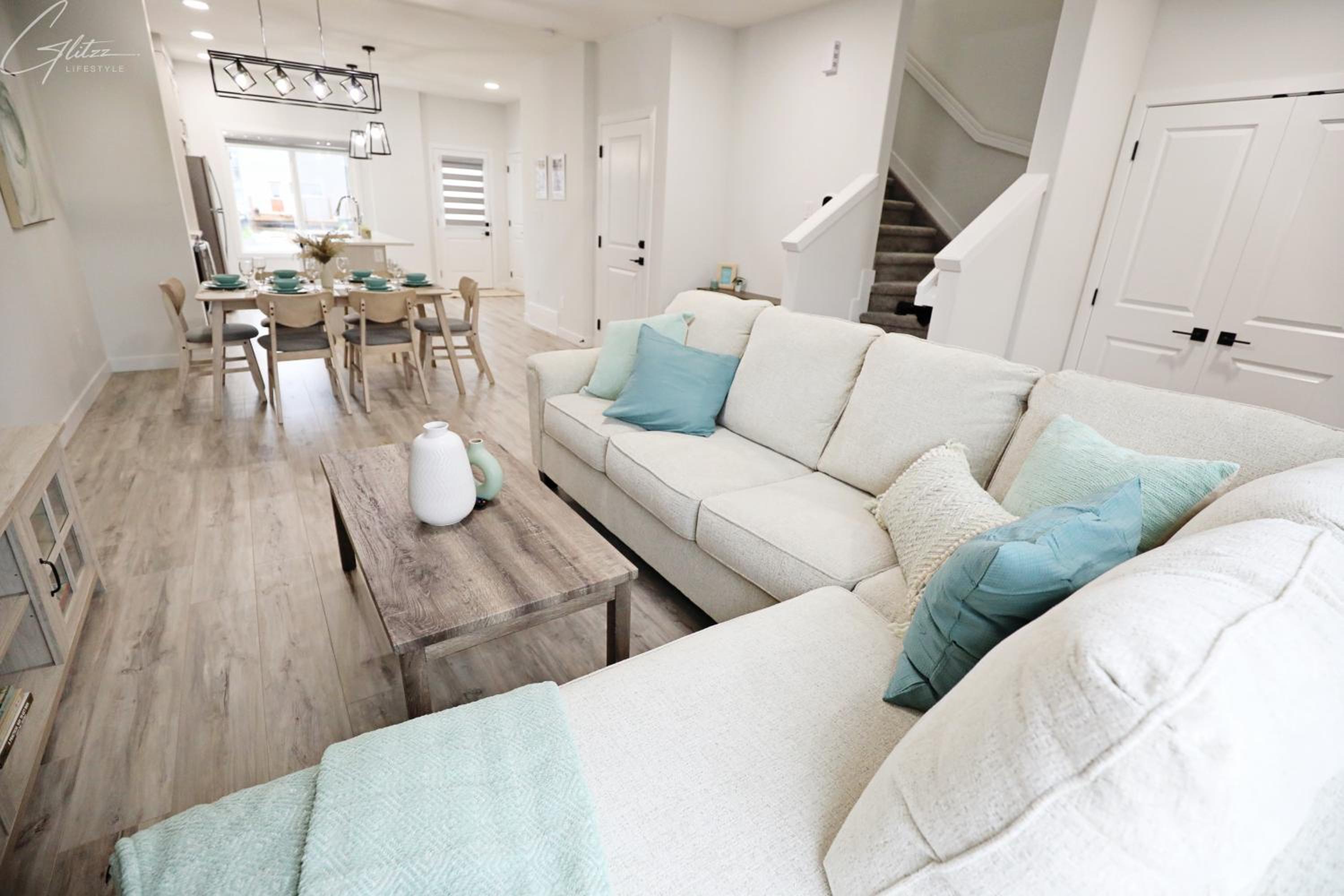 Modern Retreat With 4 King Beds, Airport, Disney+