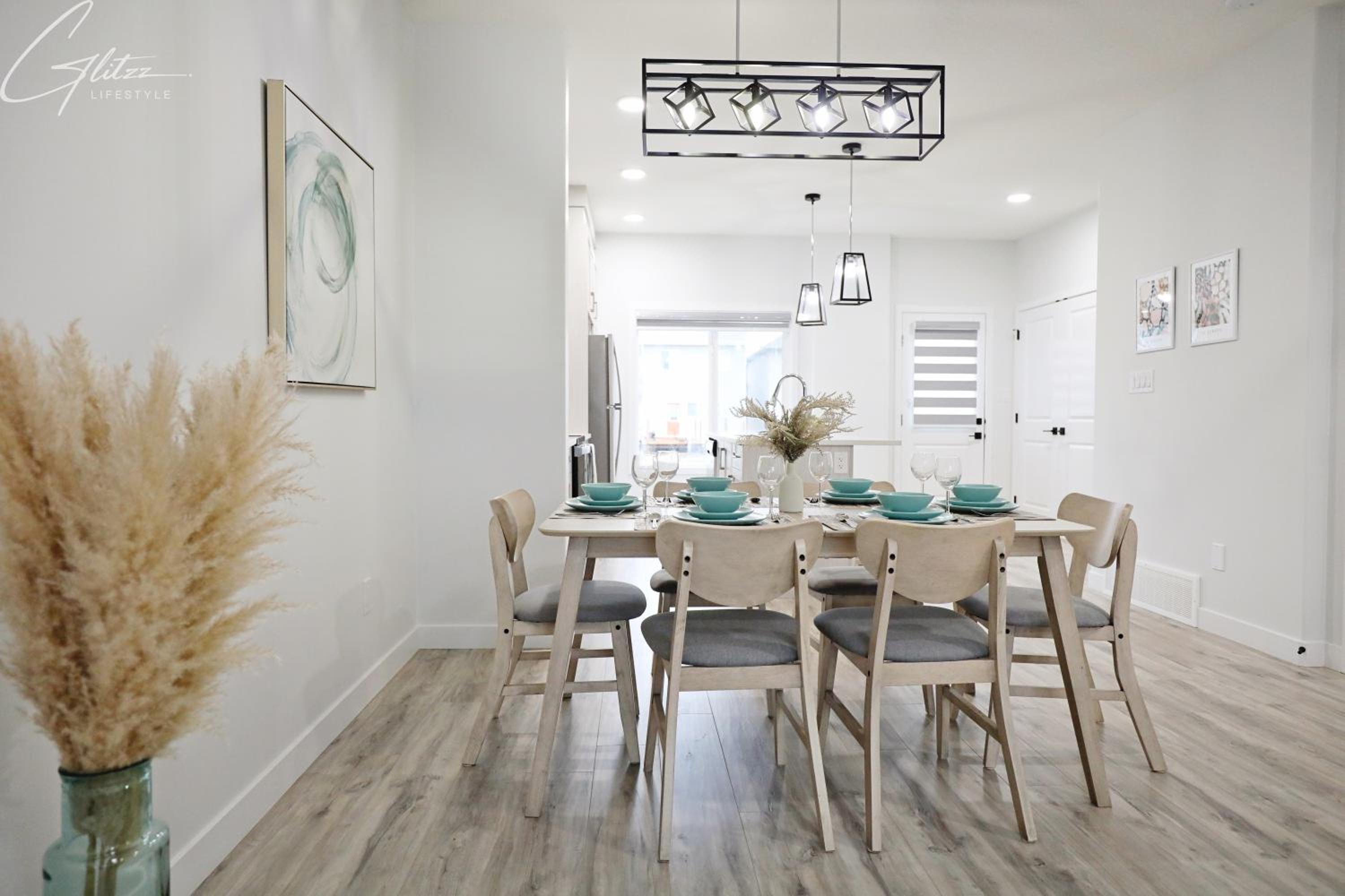 Modern Retreat With 4 King Beds, Airport, Disney+