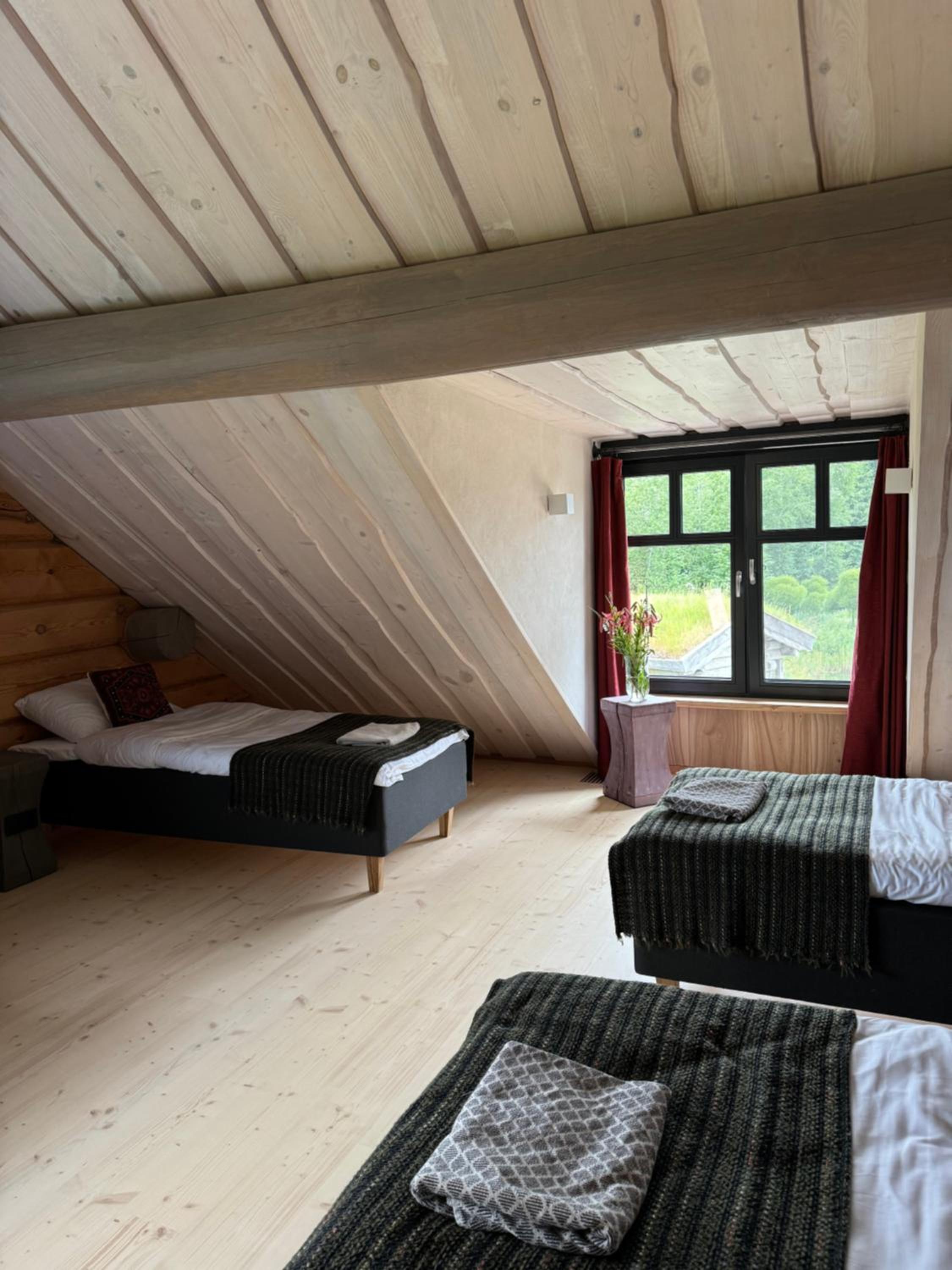 Ülase Riverside Lodge Sleeps 20 and Optional Smoke Sauna