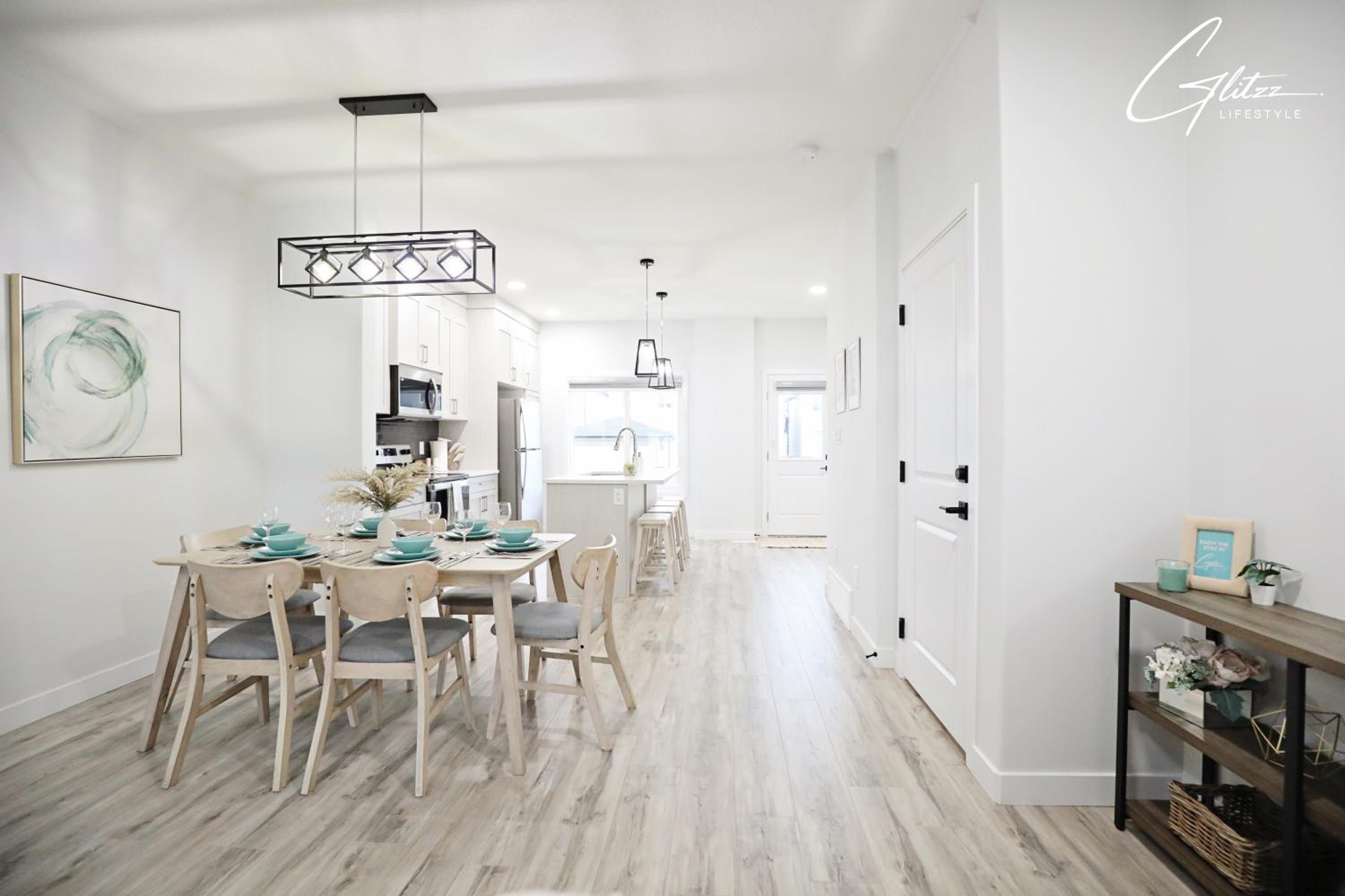 Modern Retreat With 4 King Beds, Airport, Disney+