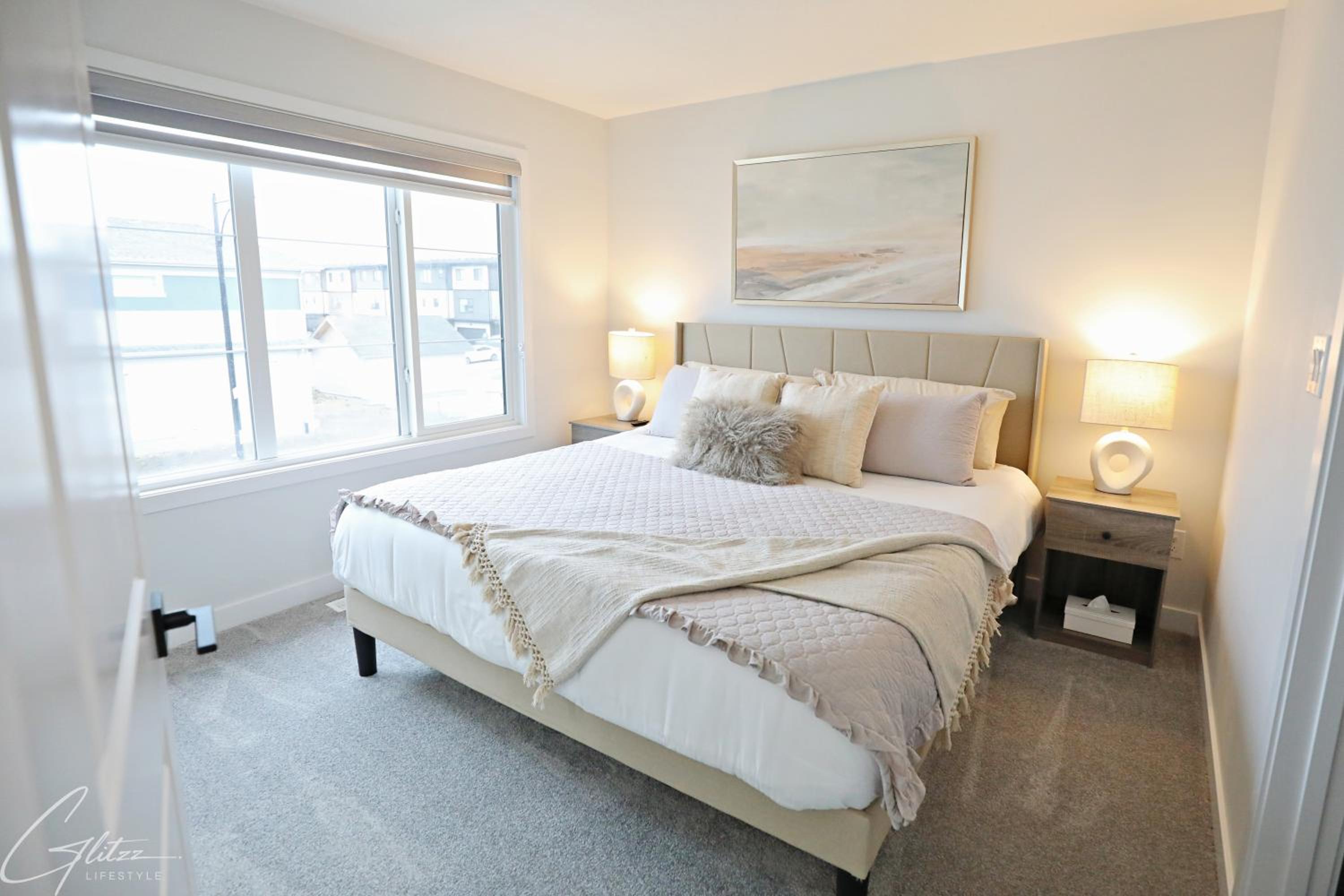 Modern Retreat With 4 King Beds, Airport, Disney+
