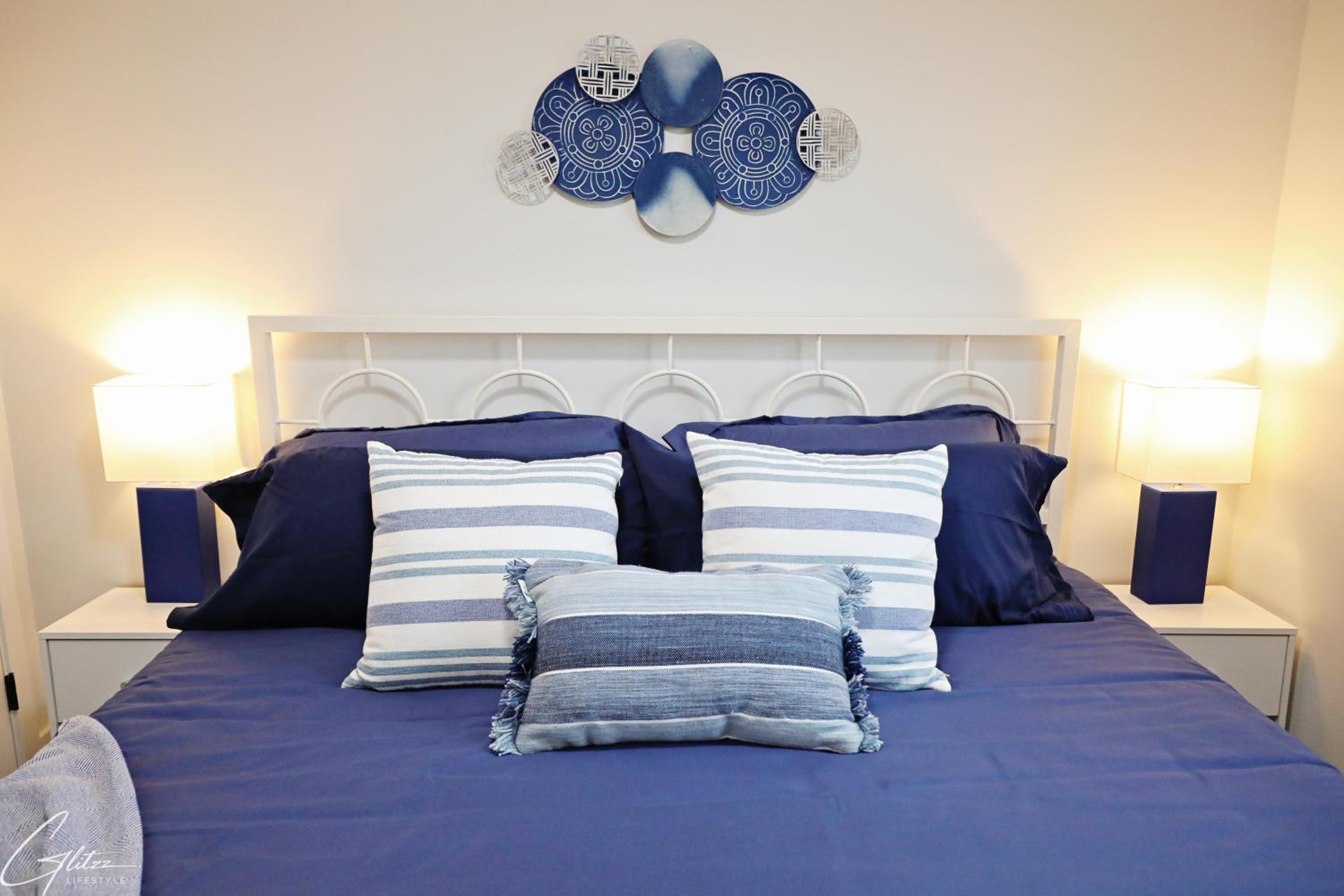 Modern Retreat With 4 King Beds, Airport, Disney+