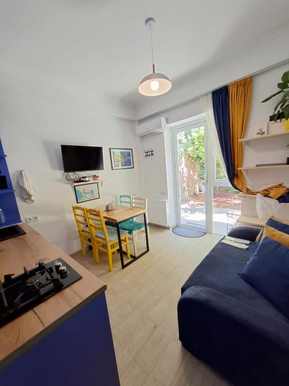 Style Apartment with Courtyard
