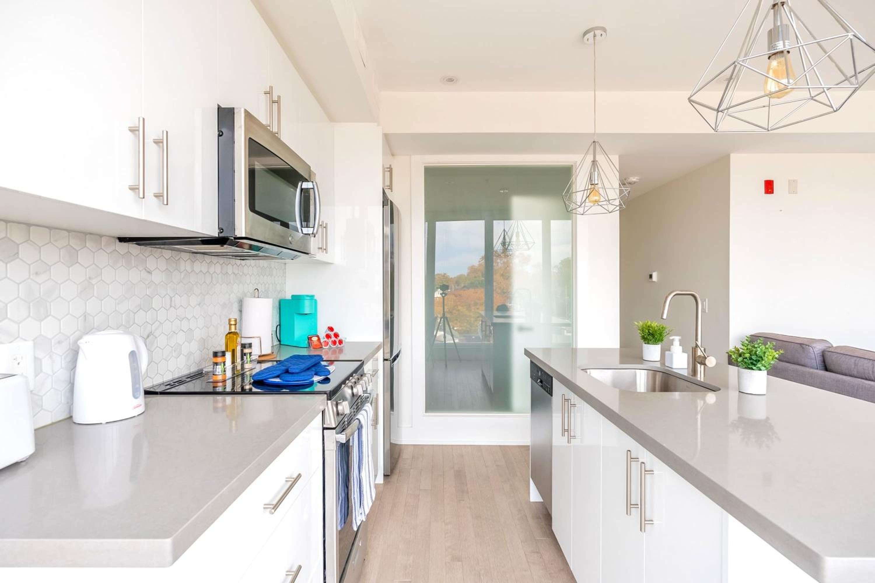 Chic 3-bedroom condo near High Park