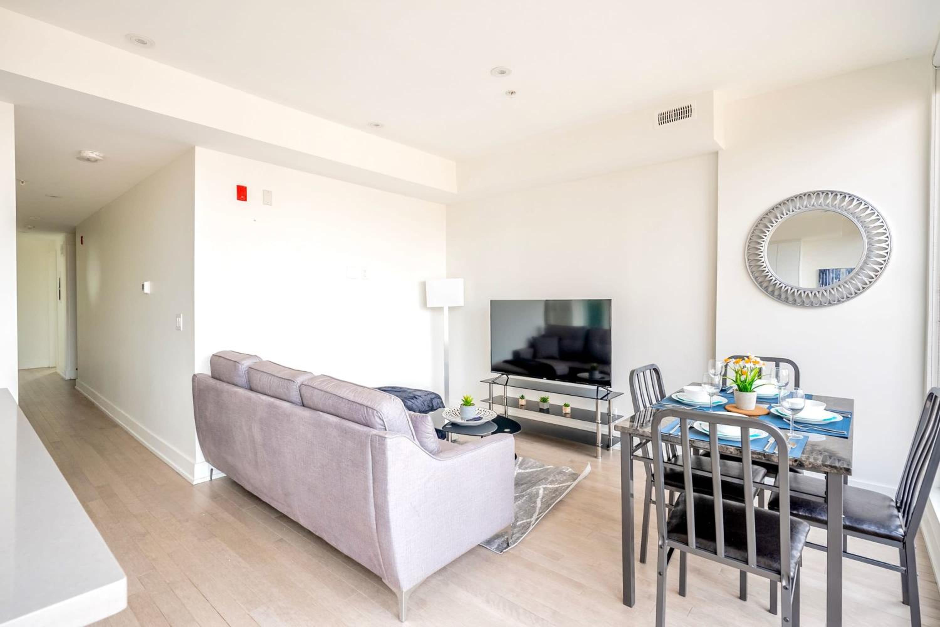 Chic 3-bedroom condo near High Park