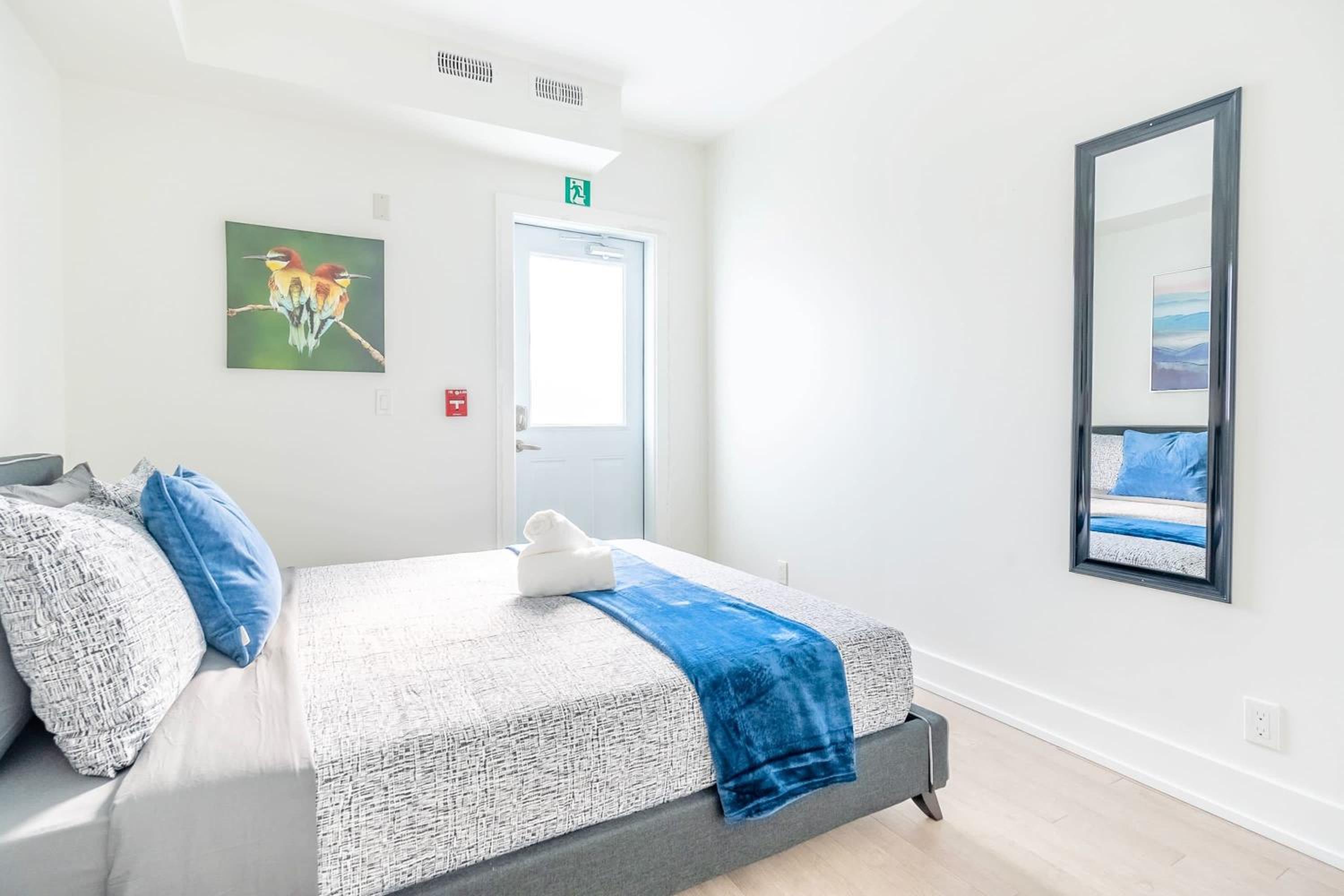 Chic 3-bedroom condo near High Park