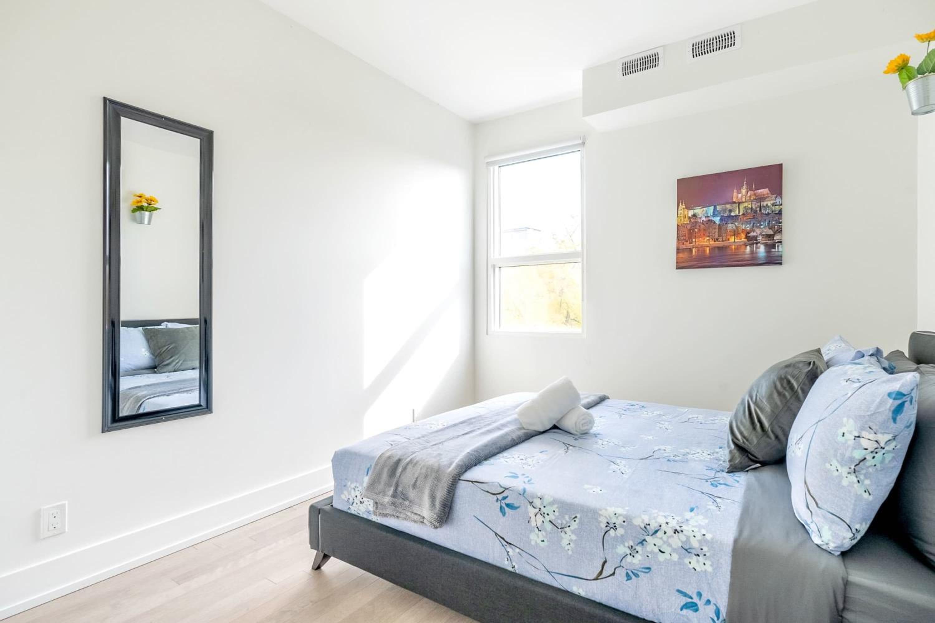 Chic 3-bedroom condo near High Park