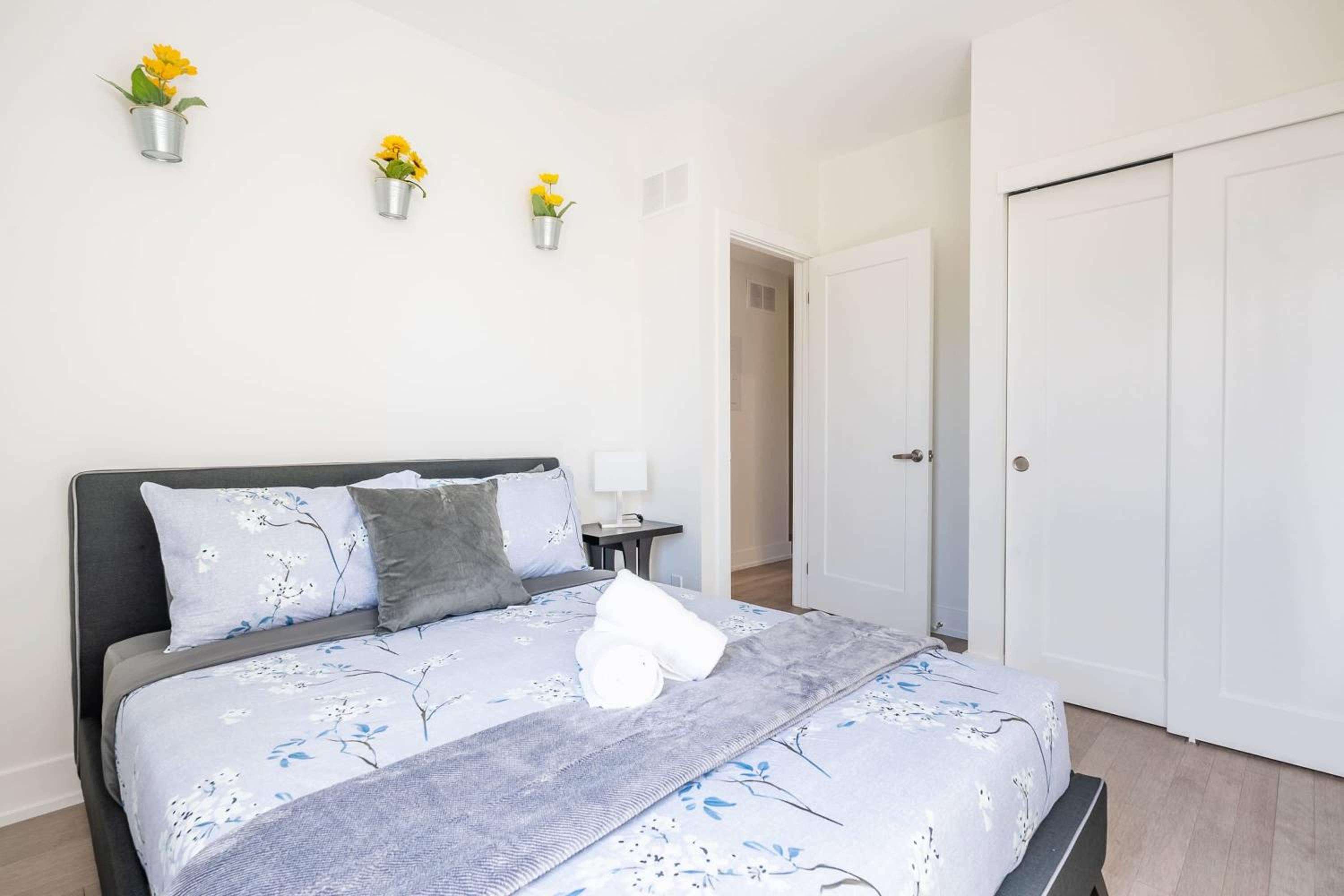 Chic 3-bedroom condo near High Park