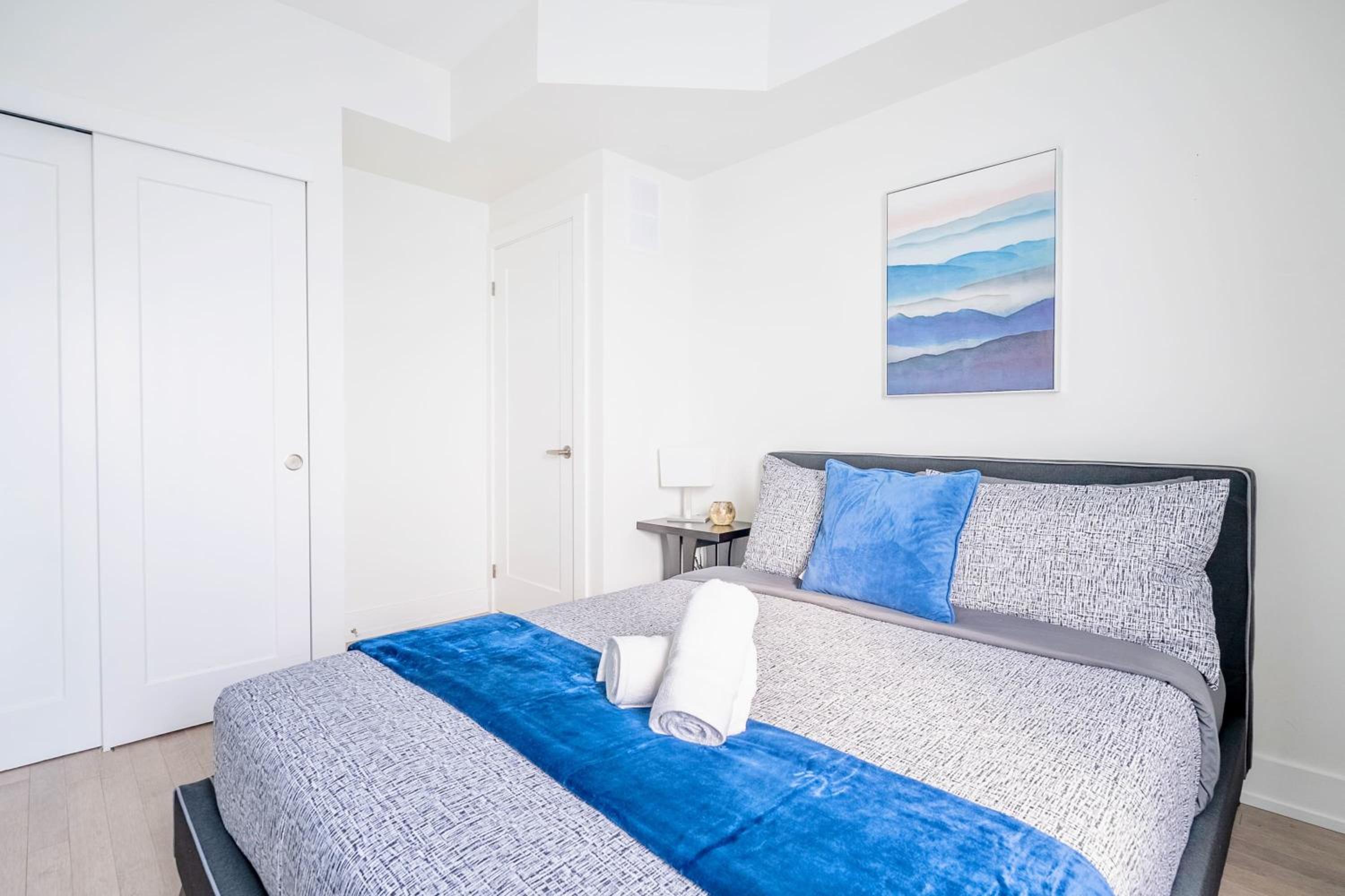 Chic 3-bedroom condo near High Park