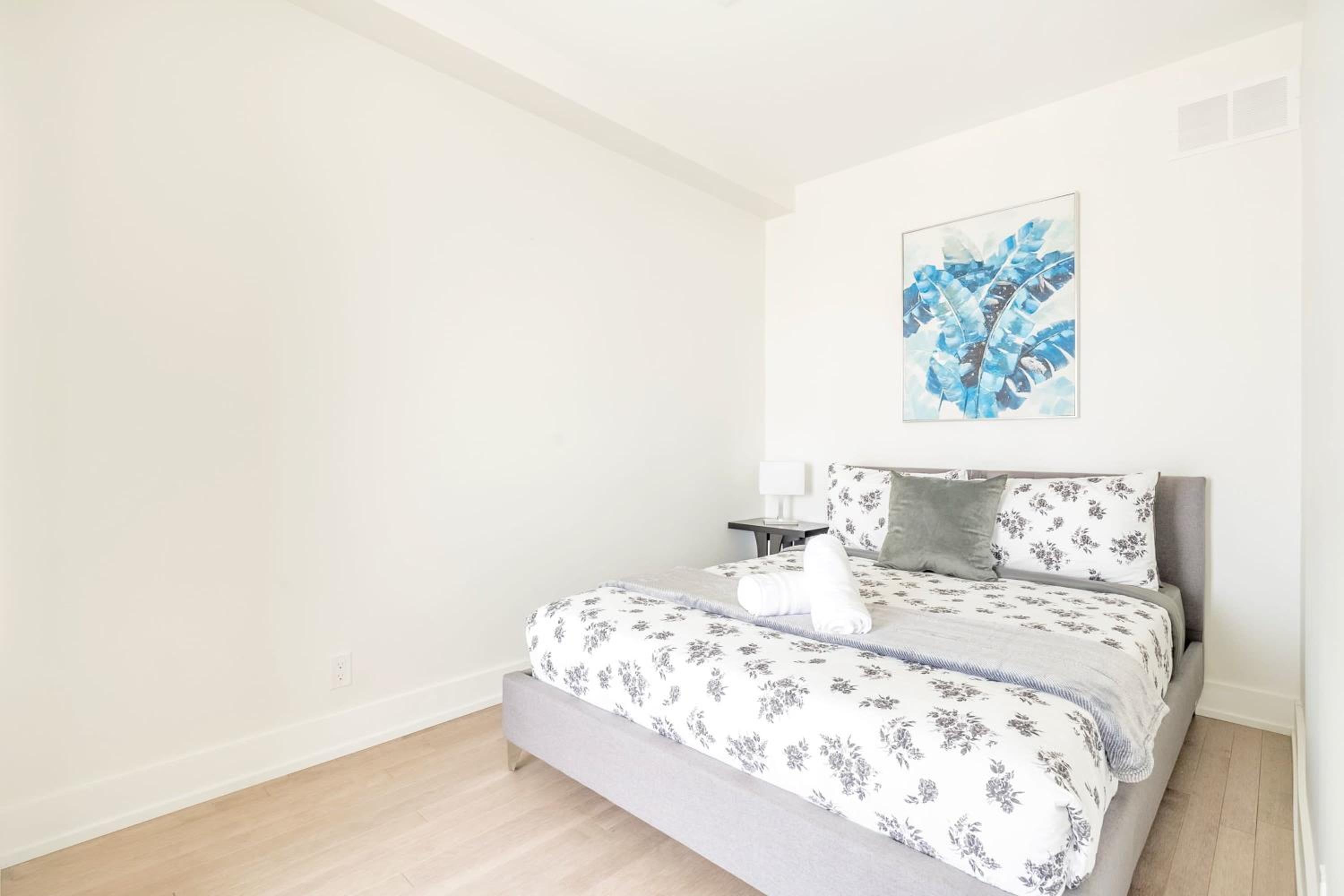 Chic 3-bedroom condo near High Park