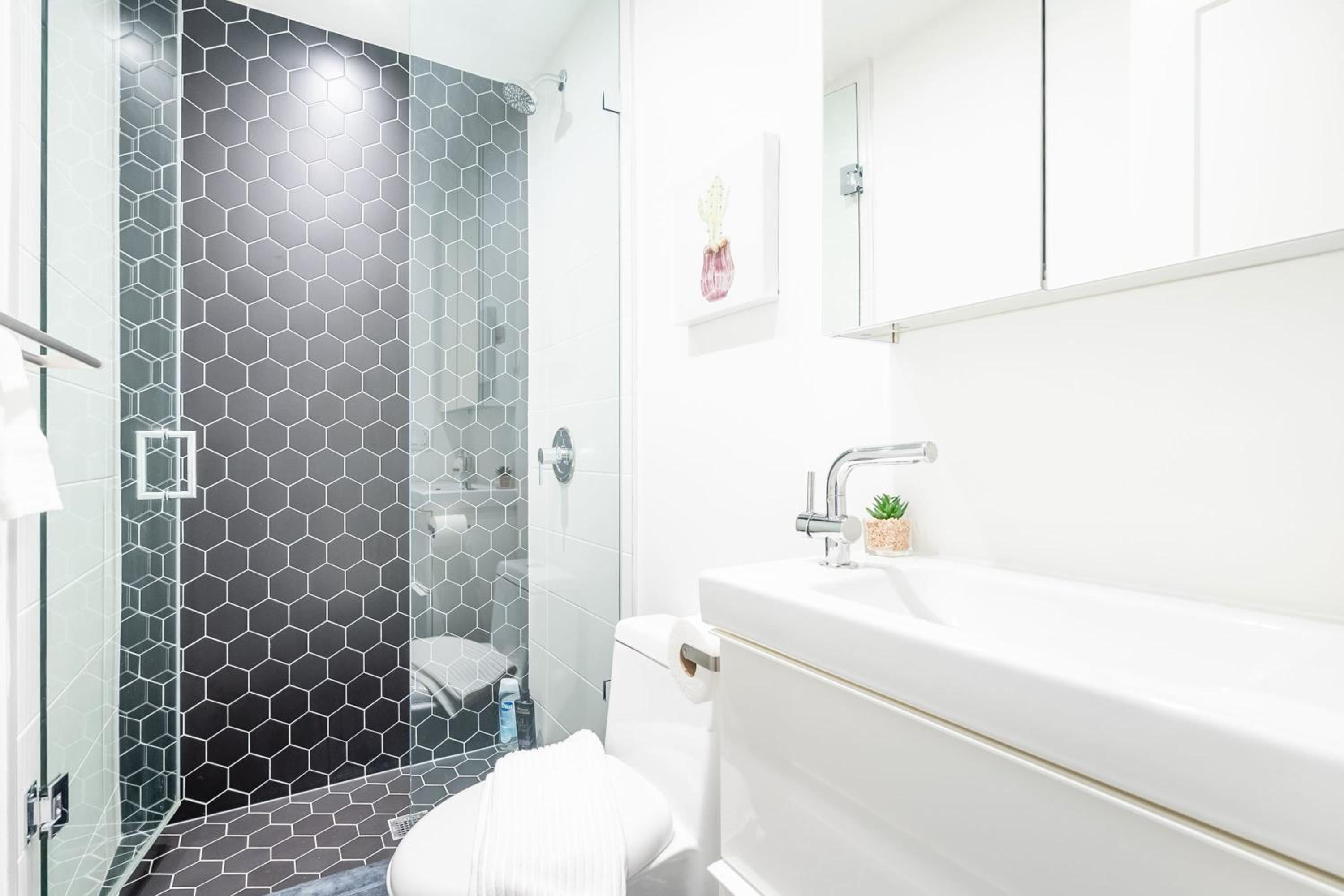 Chic 3-bedroom condo near High Park