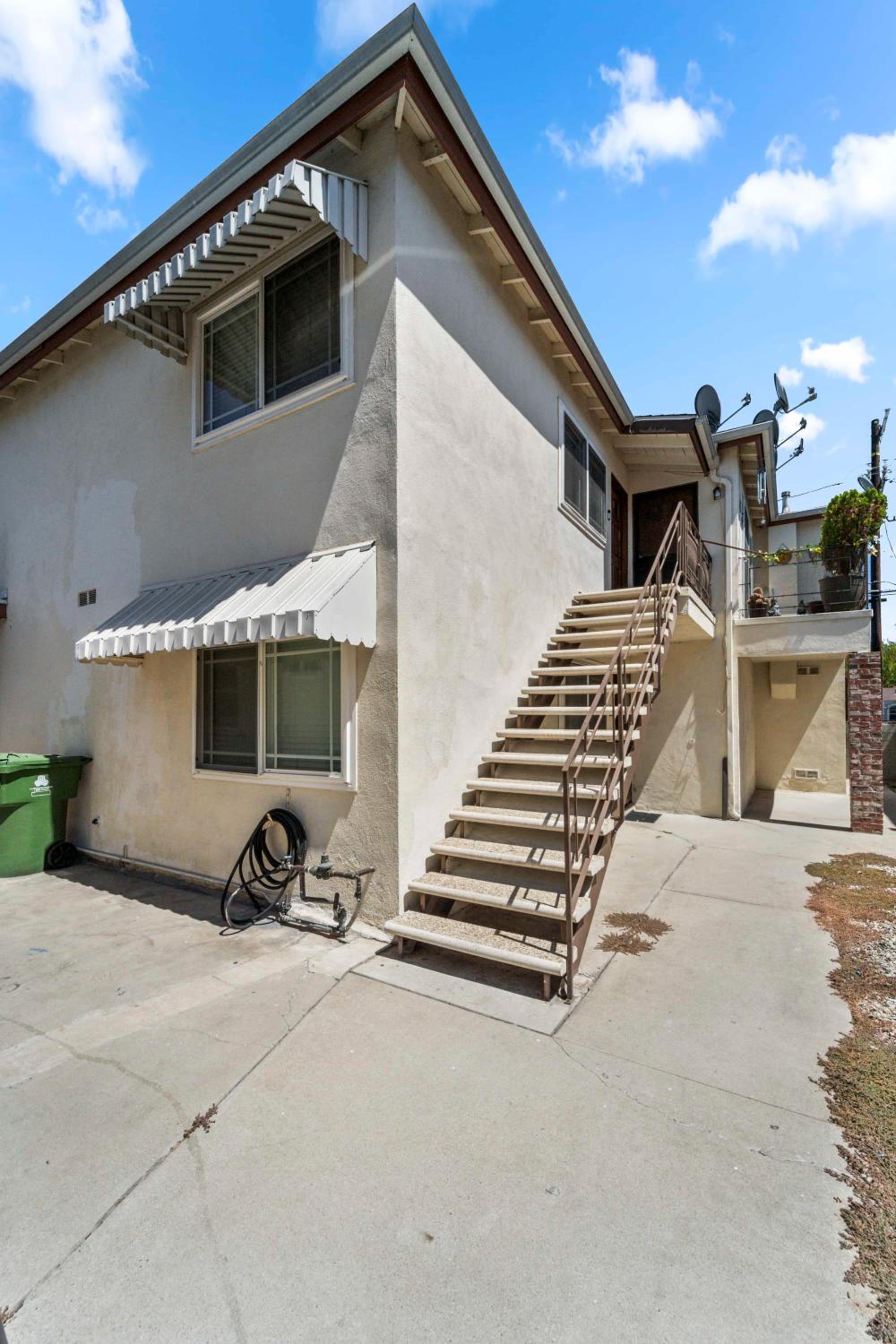 North Hollywood- Near Burbank Airport and Hollywood - Property Image 2