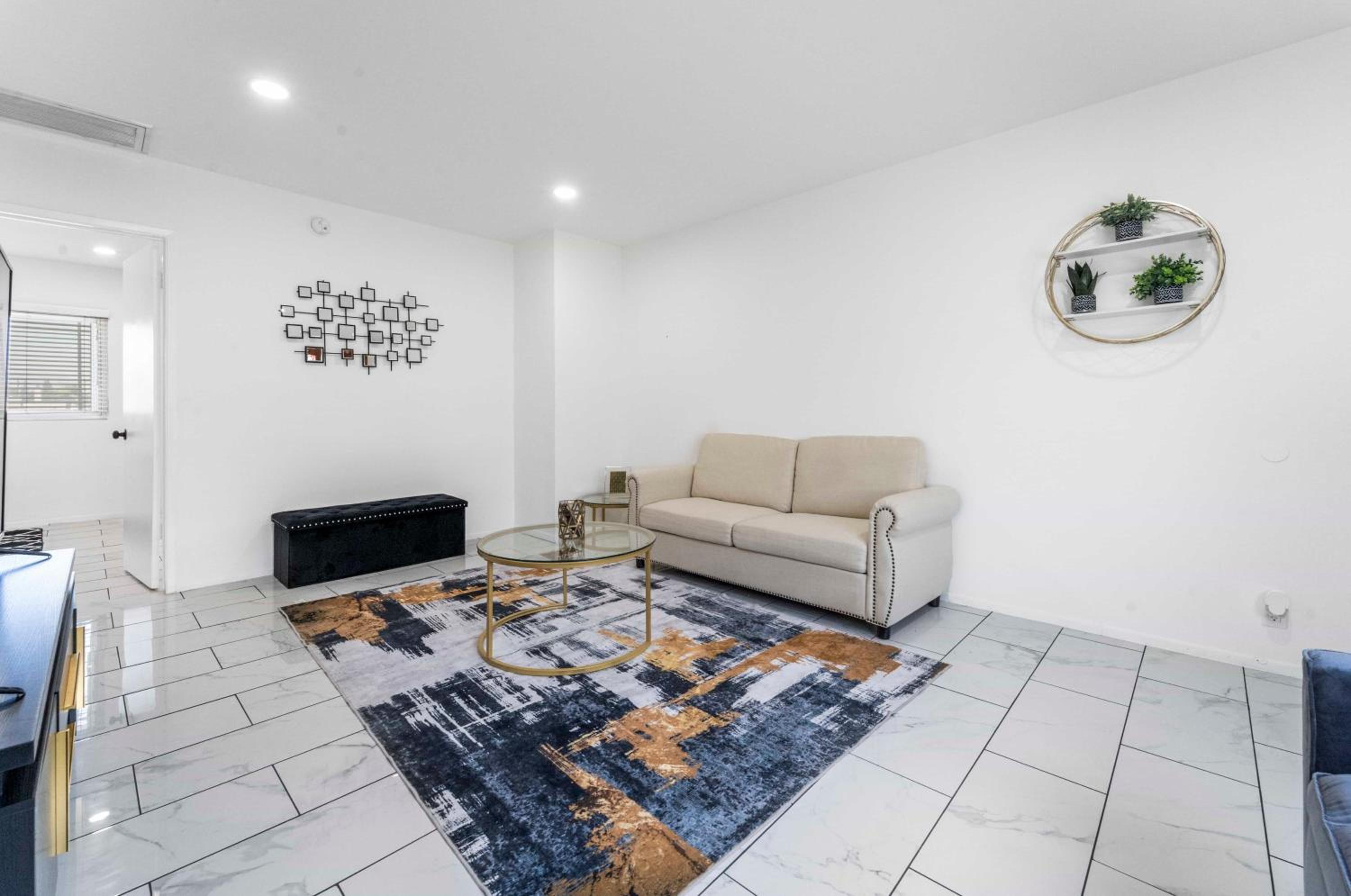 North Hollywood- Near Burbank Airport and Hollywood - Property Image 11
