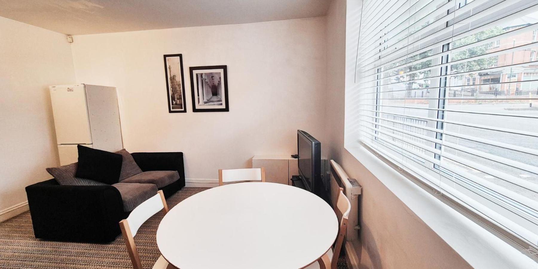 Cozy 1 Bedroom Flat Nr Nottingham view 2