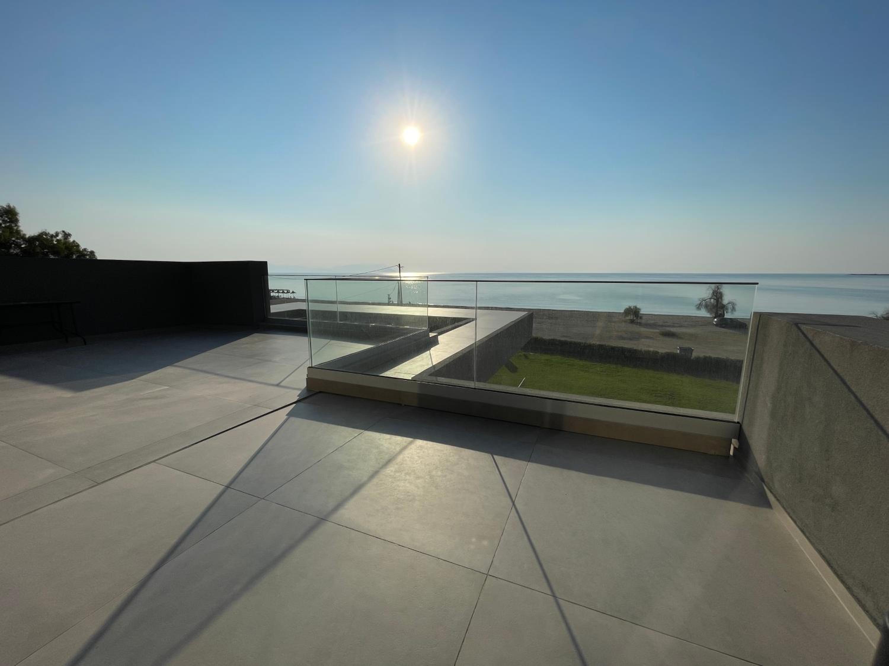 Sun and Sea Apartment - Beachfront, 2 Bedrooms with Sea View & Garden
