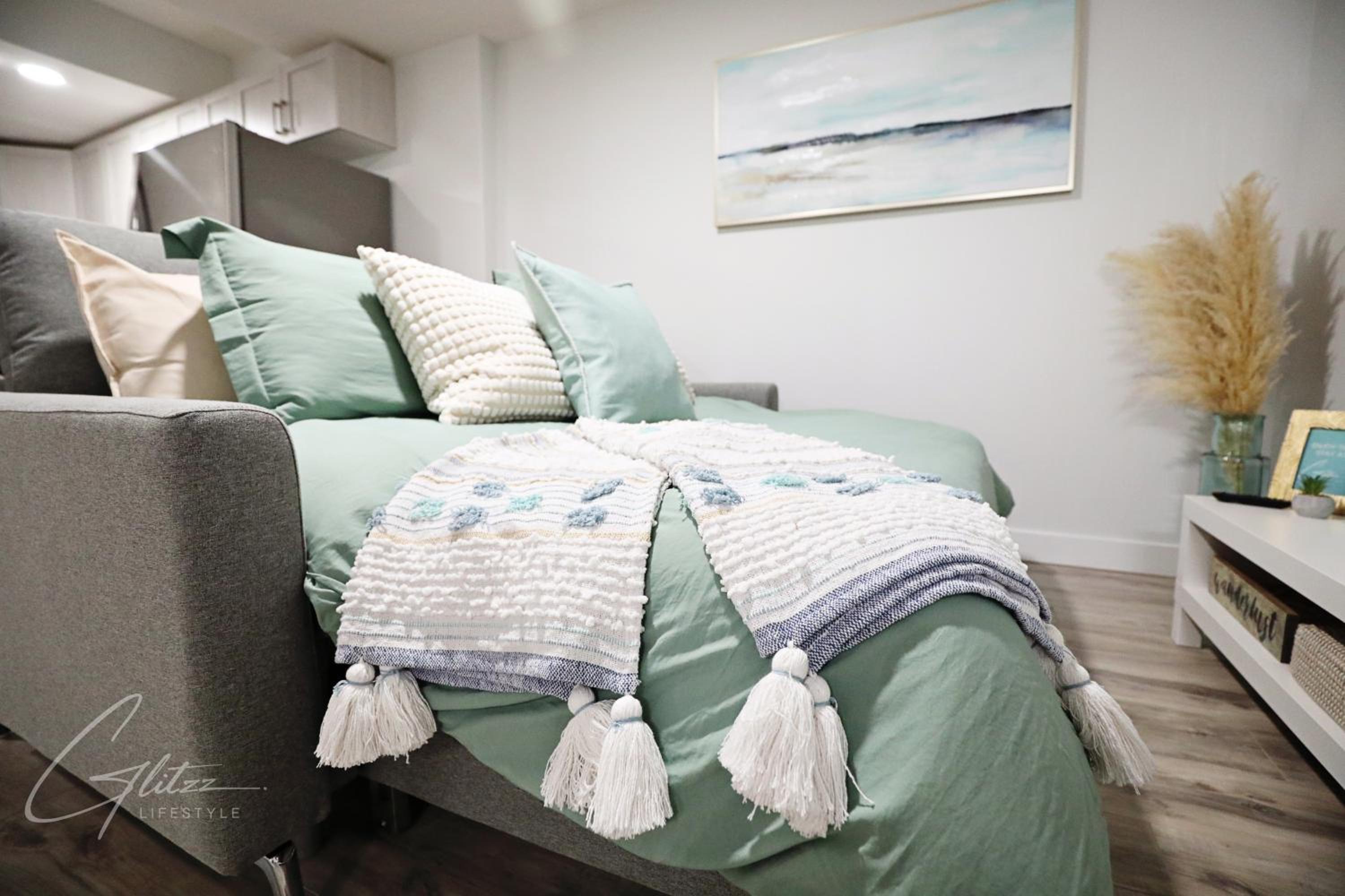 Modern Retreat With 4 King Beds, Airport, Disney+