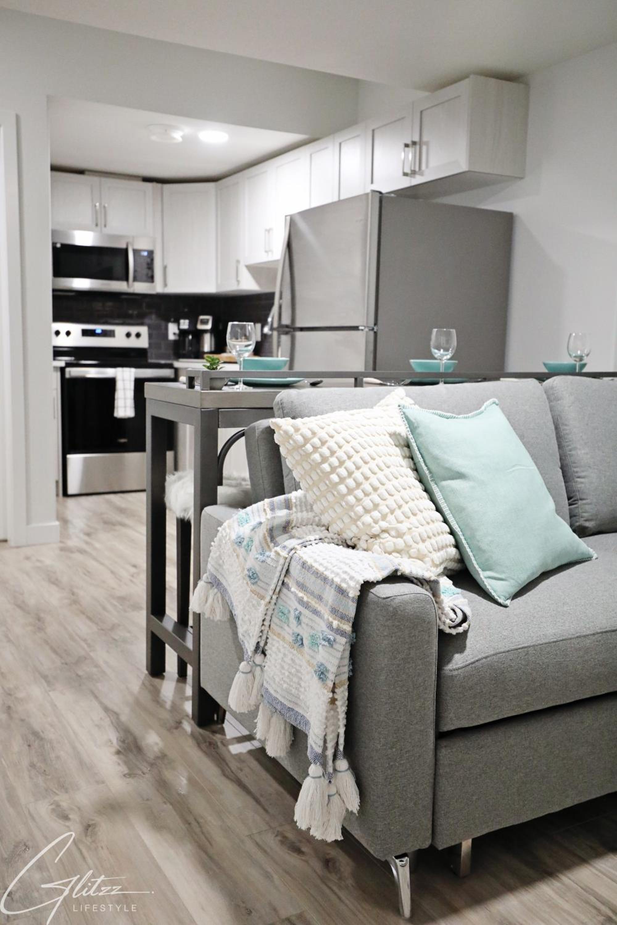 Modern Retreat With 4 King Beds, Airport, Disney+