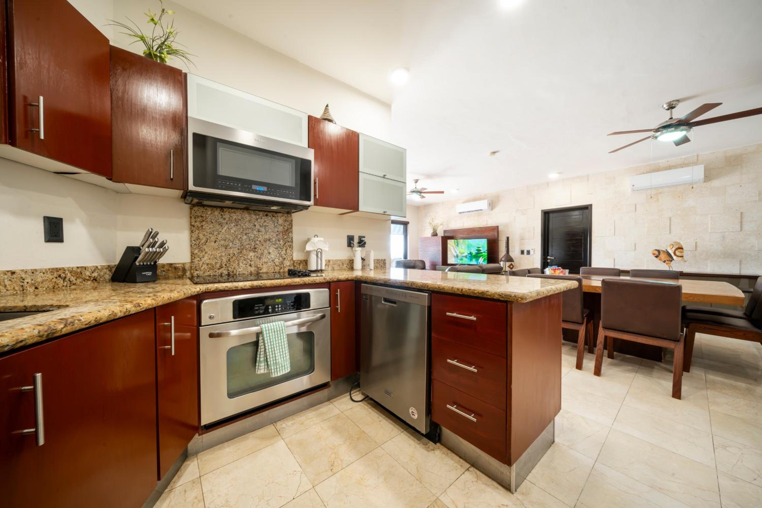 Condo Surf 408 - Beachfront Stunning Ocean View Penthouse - at El Faro condo