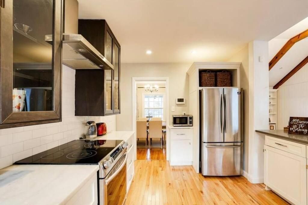 Classy utopian escape near Emory view 3