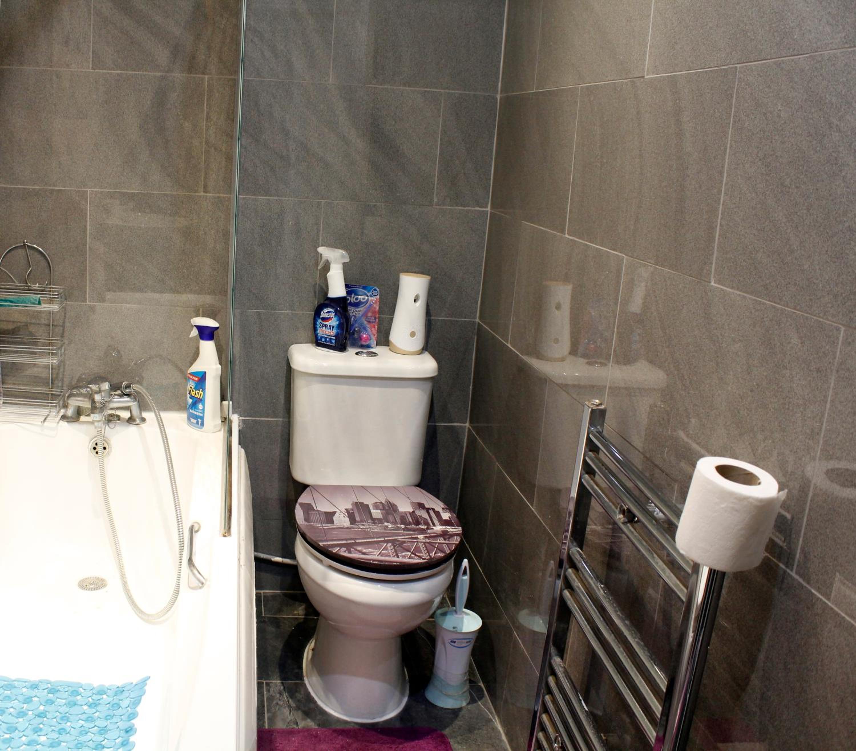 cozy rooms or entire Townhouse in London, close to Tottenham Hotspur Stadium