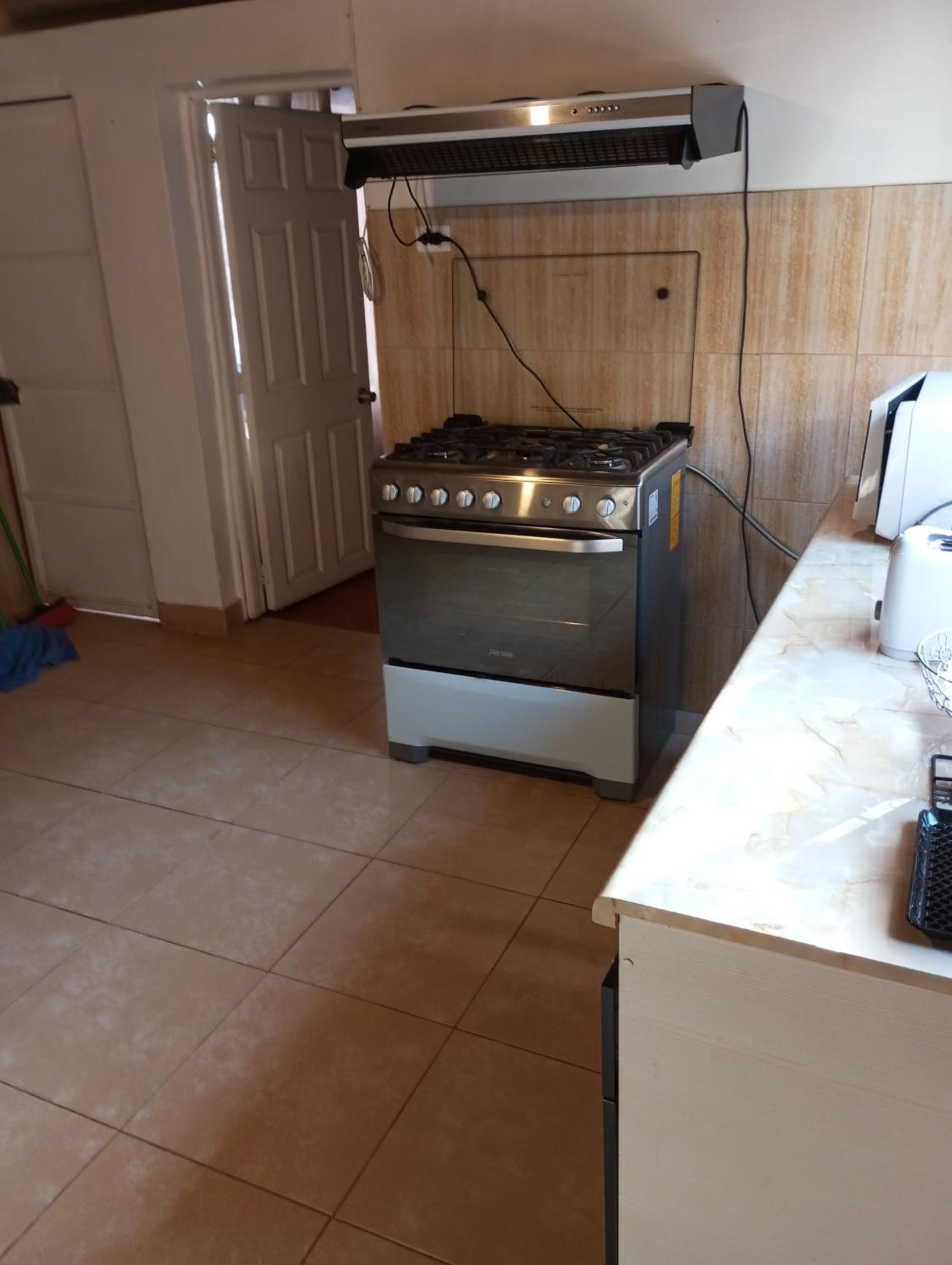 Amplio alojamiento vacacional ubicado a 500 metros de la plaza y a 5 minutos de la ruta del vino