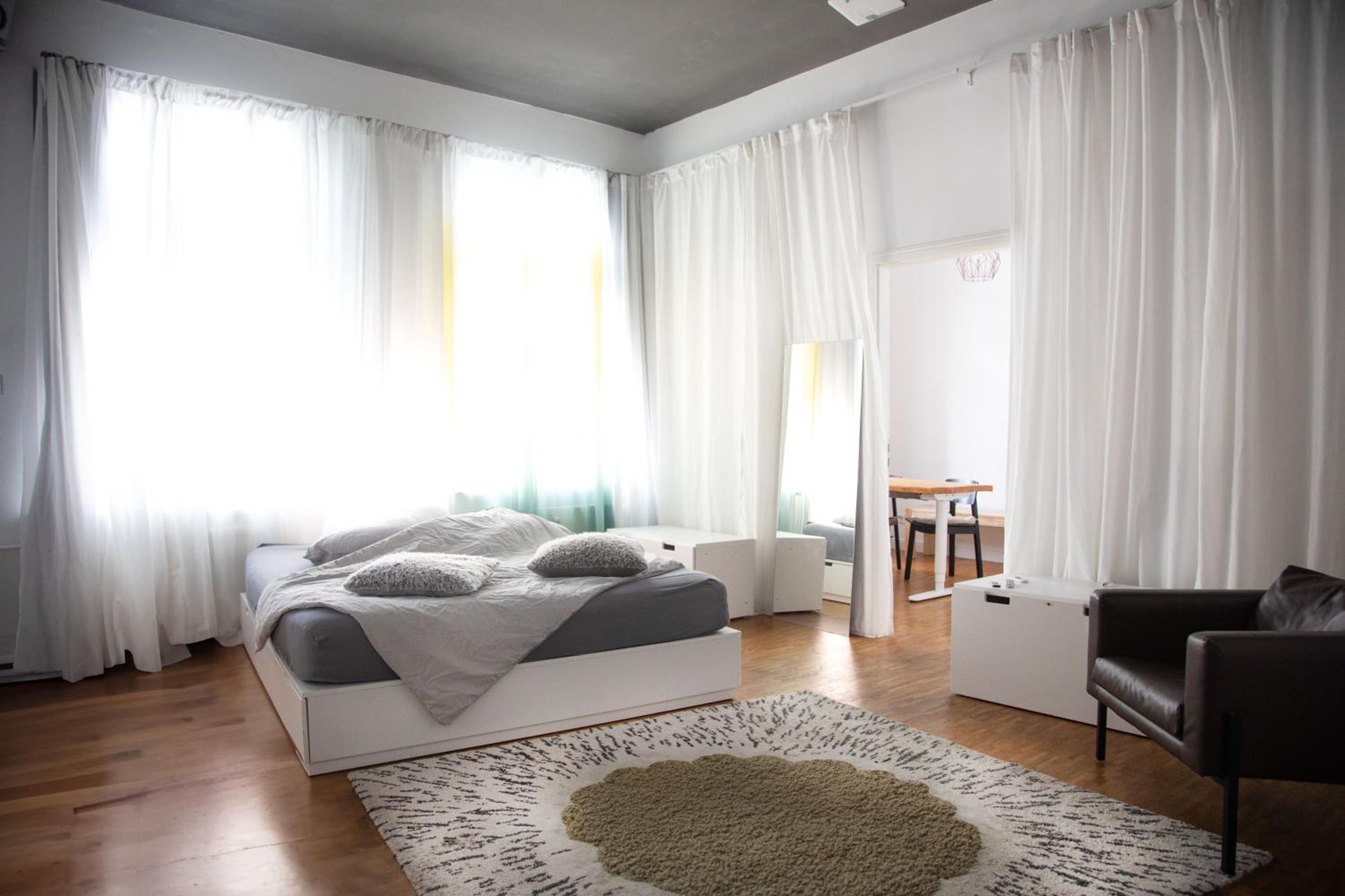 Huge Apartment with Home Cinema and Kitchen in Friedrichshain