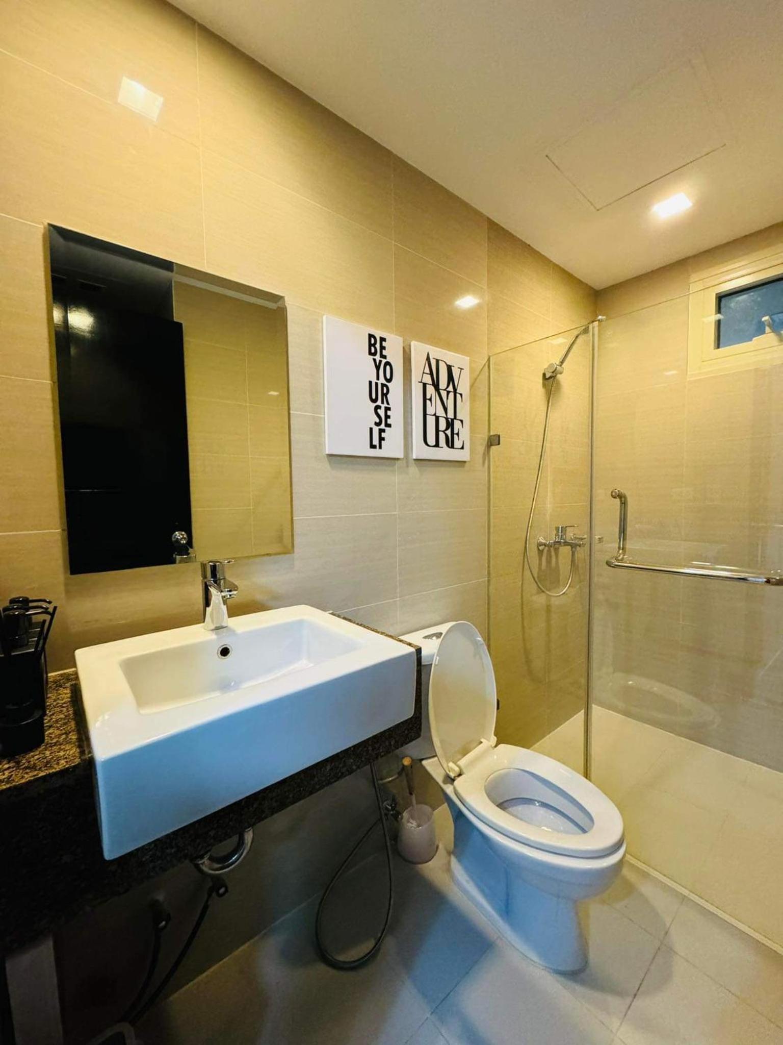 Ocuna Suite - NAIA Manila Airport view 5